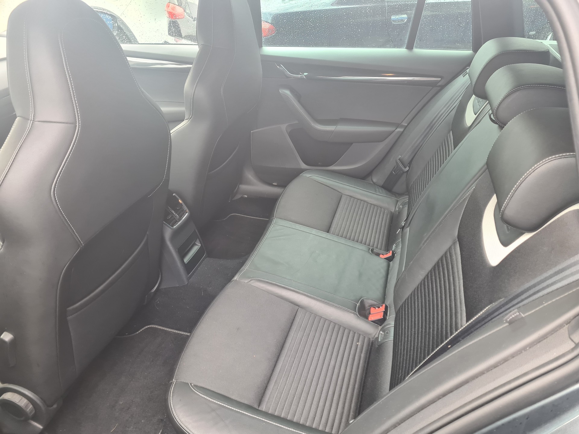 SKODA Octavia Combi 2.0 TDI RS DSG-image-6