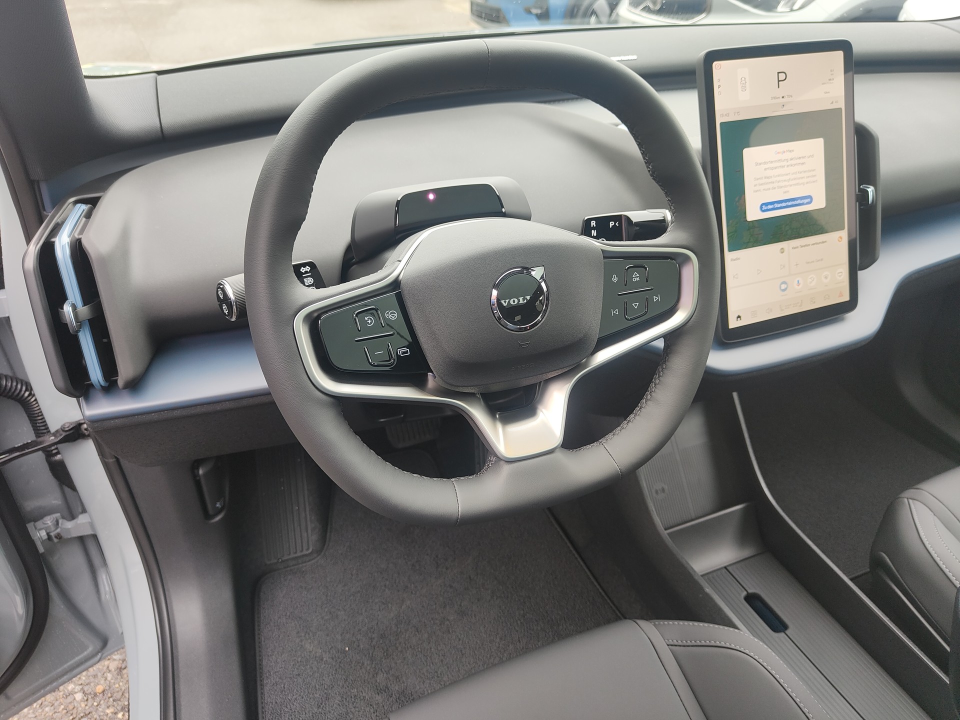 VOLVO EX30 E60 69kWh Twin Ultra-image-8