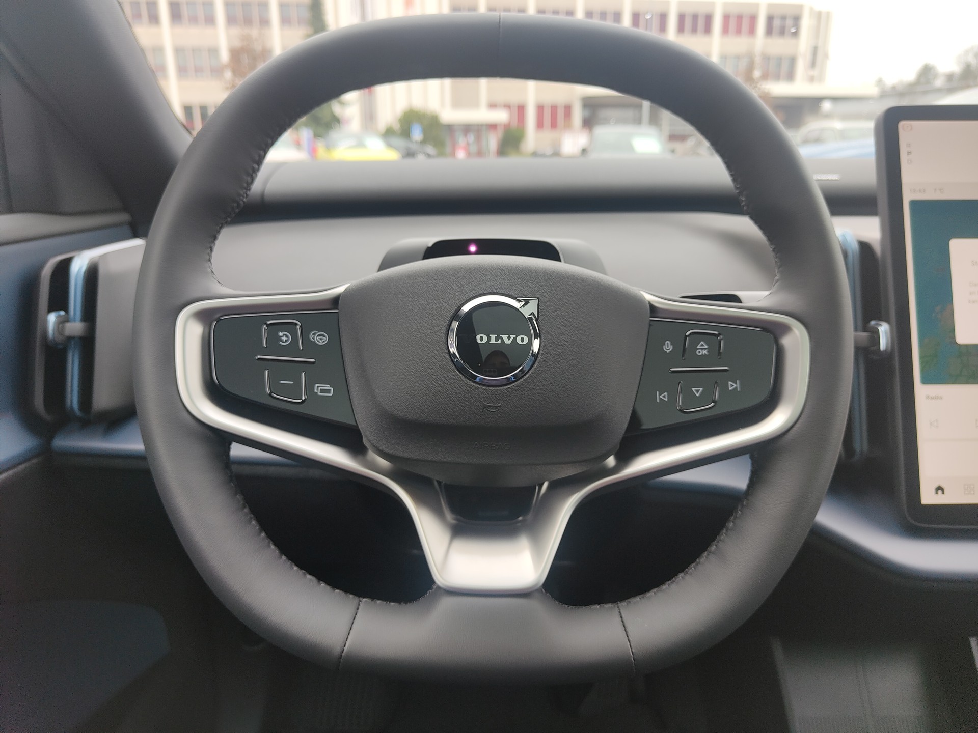 VOLVO EX30 E60 69kWh Twin Ultra-image-9