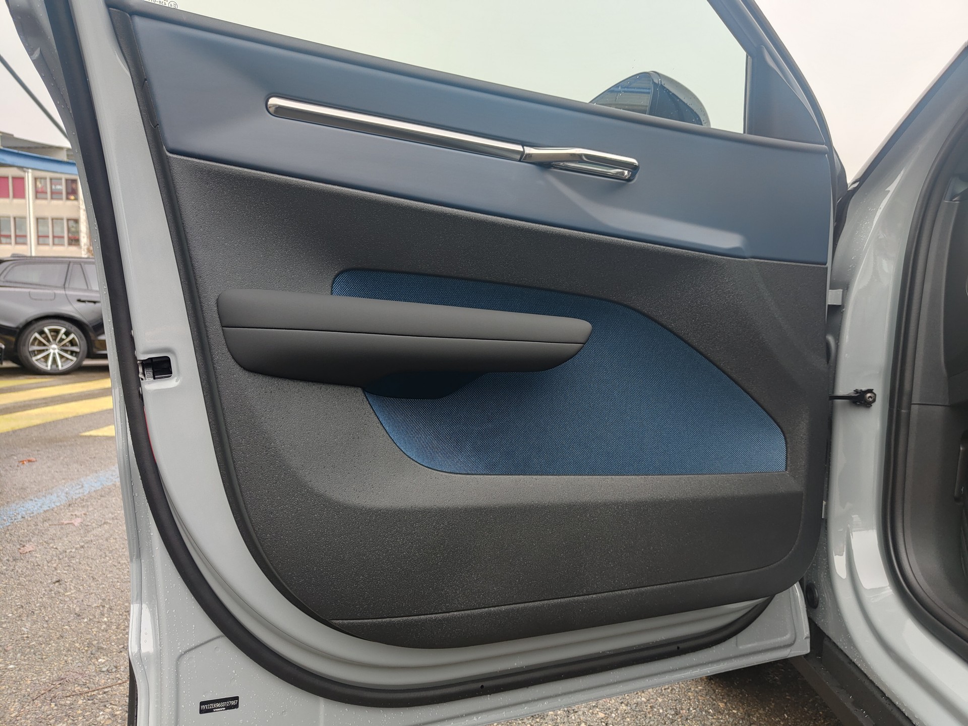 VOLVO EX30 E60 69kWh Twin Ultra-image-6