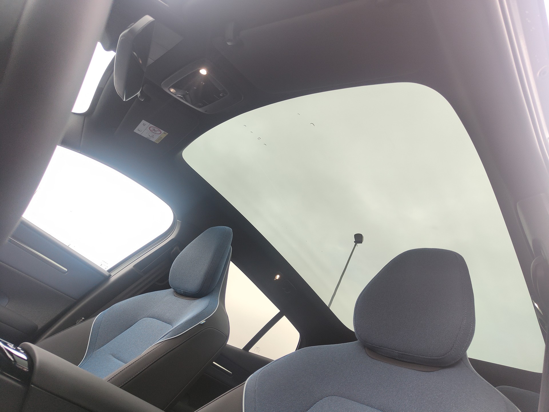 VOLVO EX30 E60 69kWh Twin Ultra-image-13