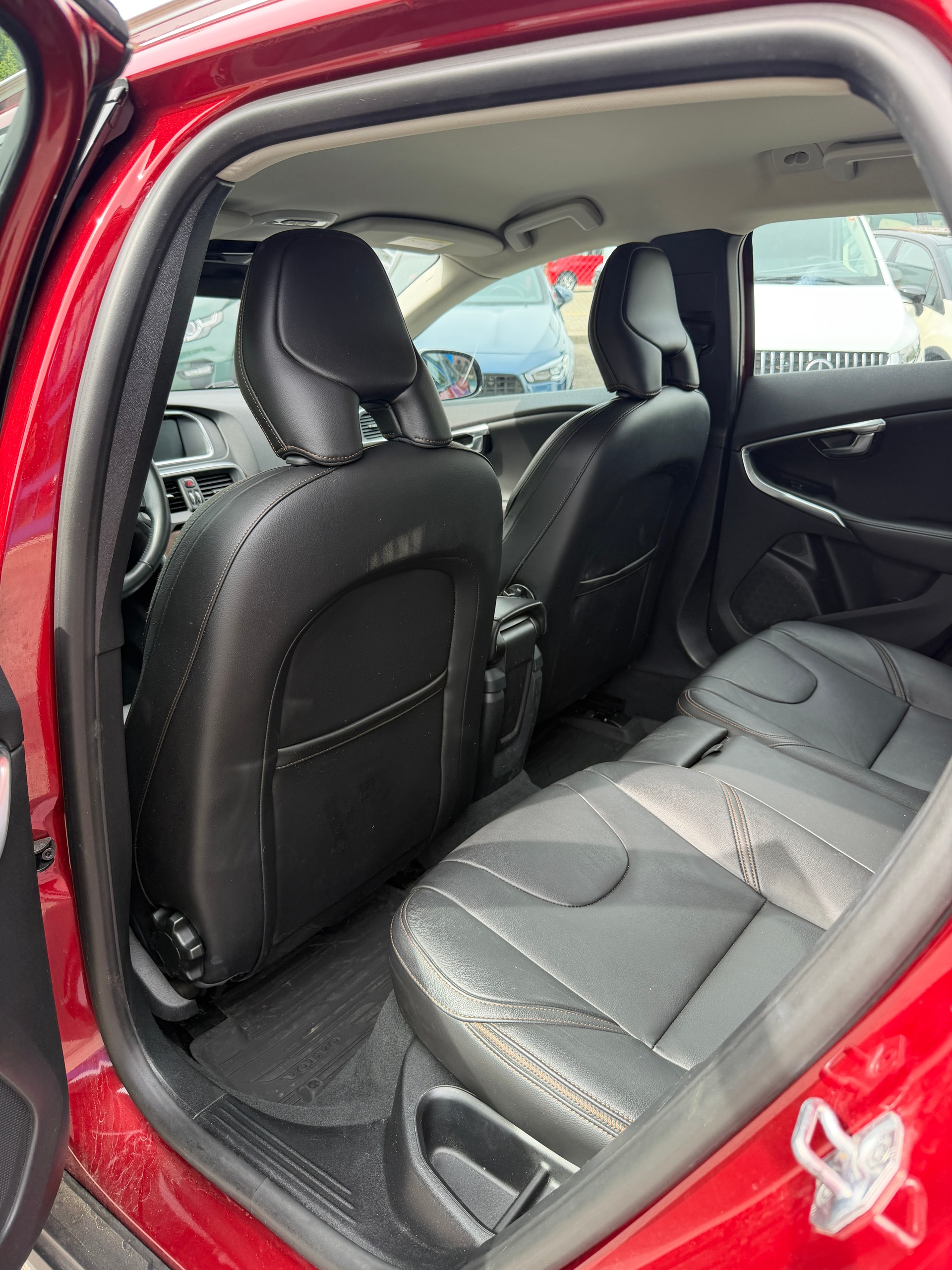 VOLVO V40 Cross Country Pro T4 AWD Geartronic-image-8