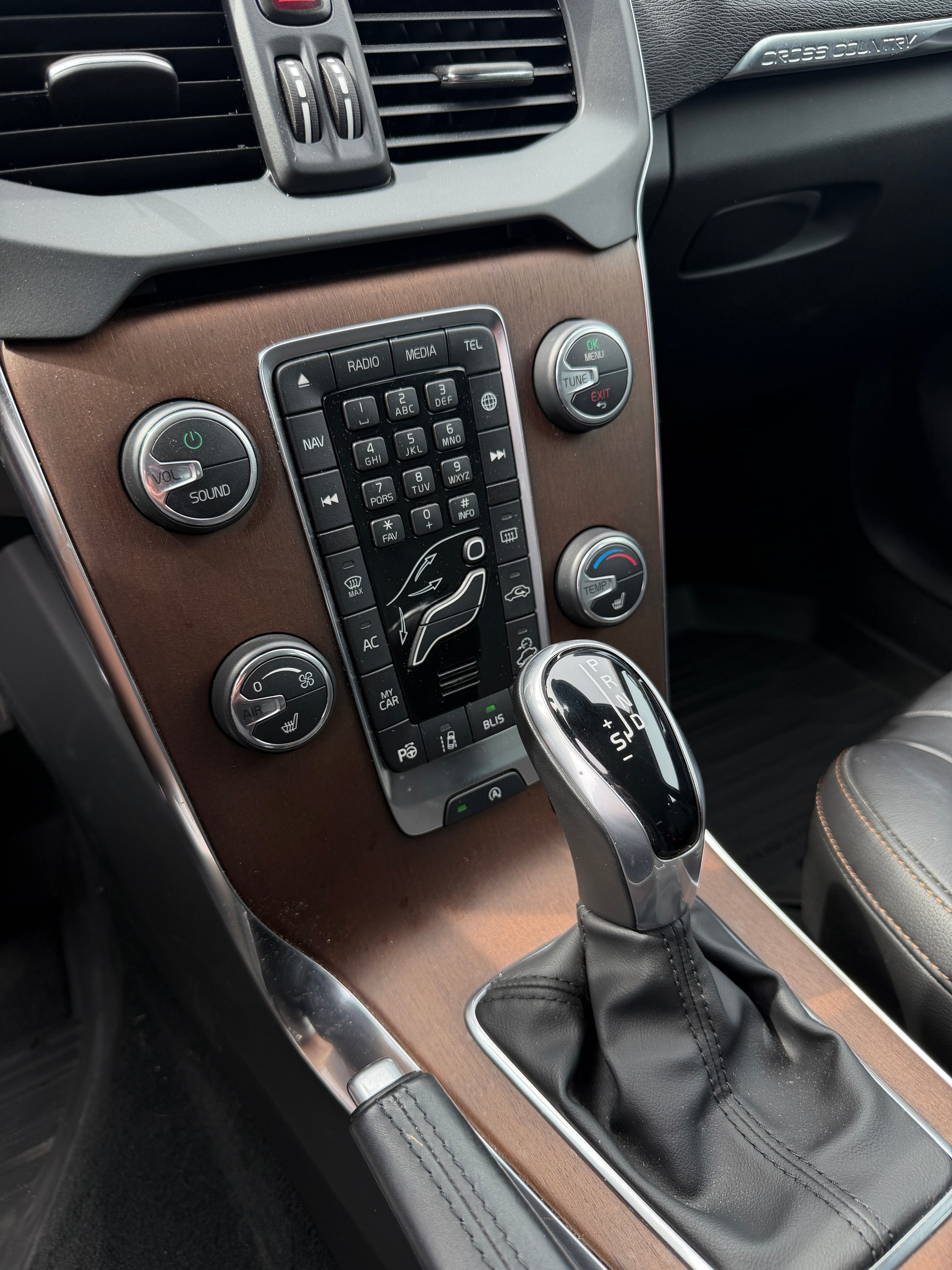 VOLVO V40 Cross Country Pro T4 AWD Geartronic-image-13