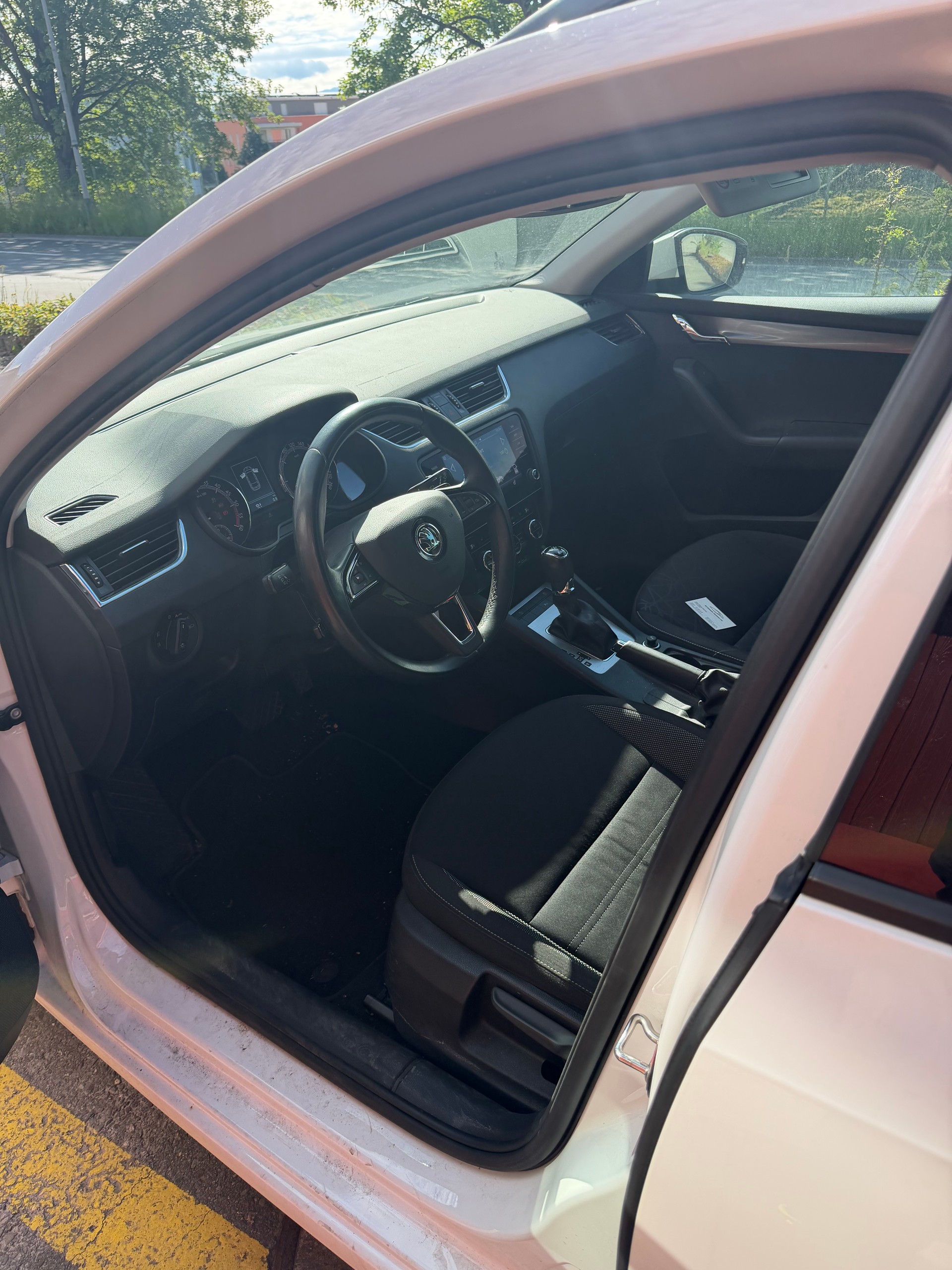 SKODA Octavia Combi 2.0 TDI Ambition 4x4 DSG-image-7
