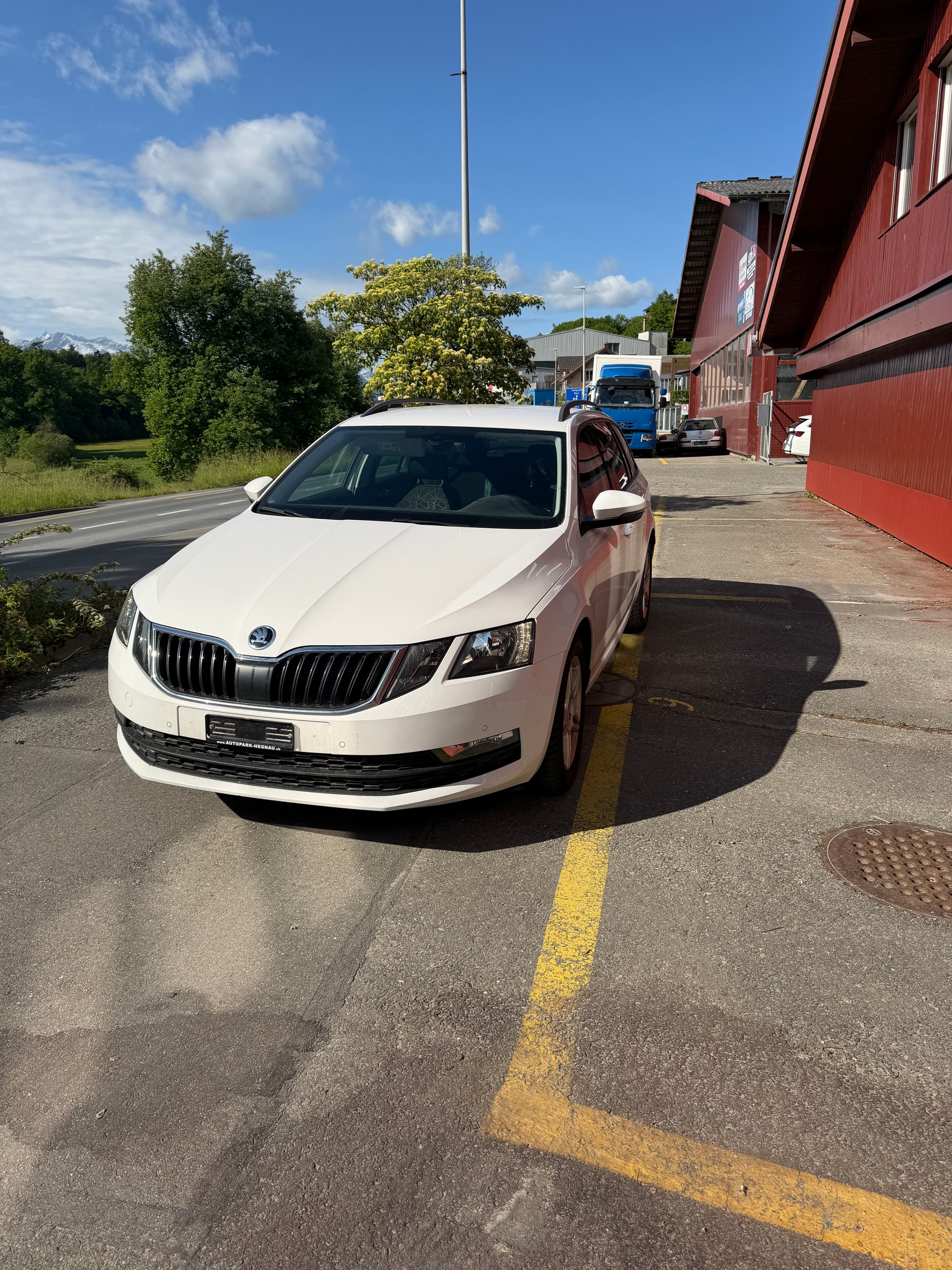 SKODA Octavia Combi 2.0 TDI Ambition 4x4 DSG-image-0