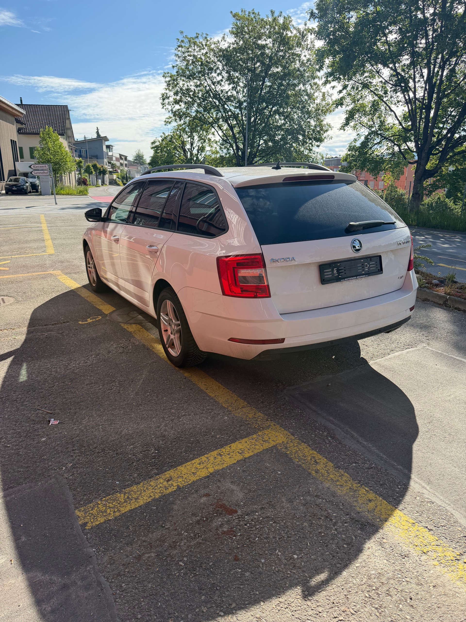SKODA Octavia Combi 2.0 TDI Ambition 4x4 DSG-image-2