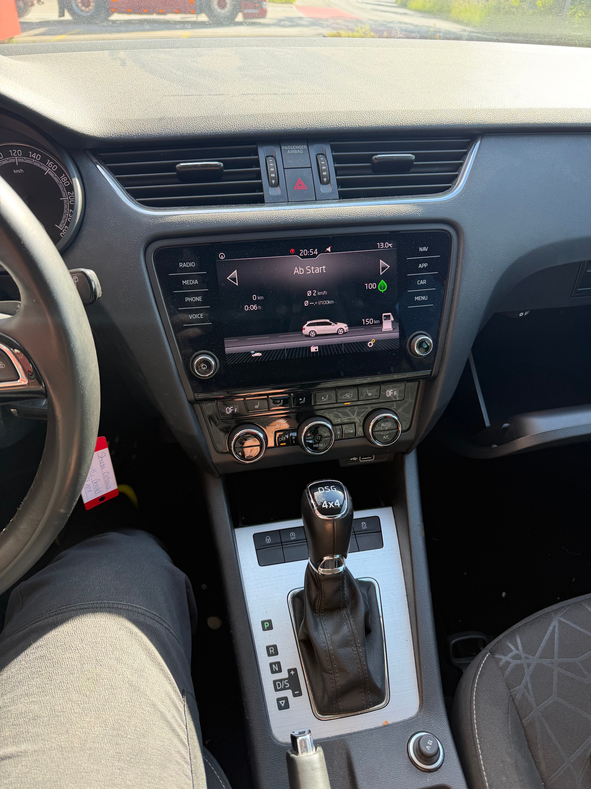 SKODA Octavia Combi 2.0 TDI Ambition 4x4 DSG-image-3