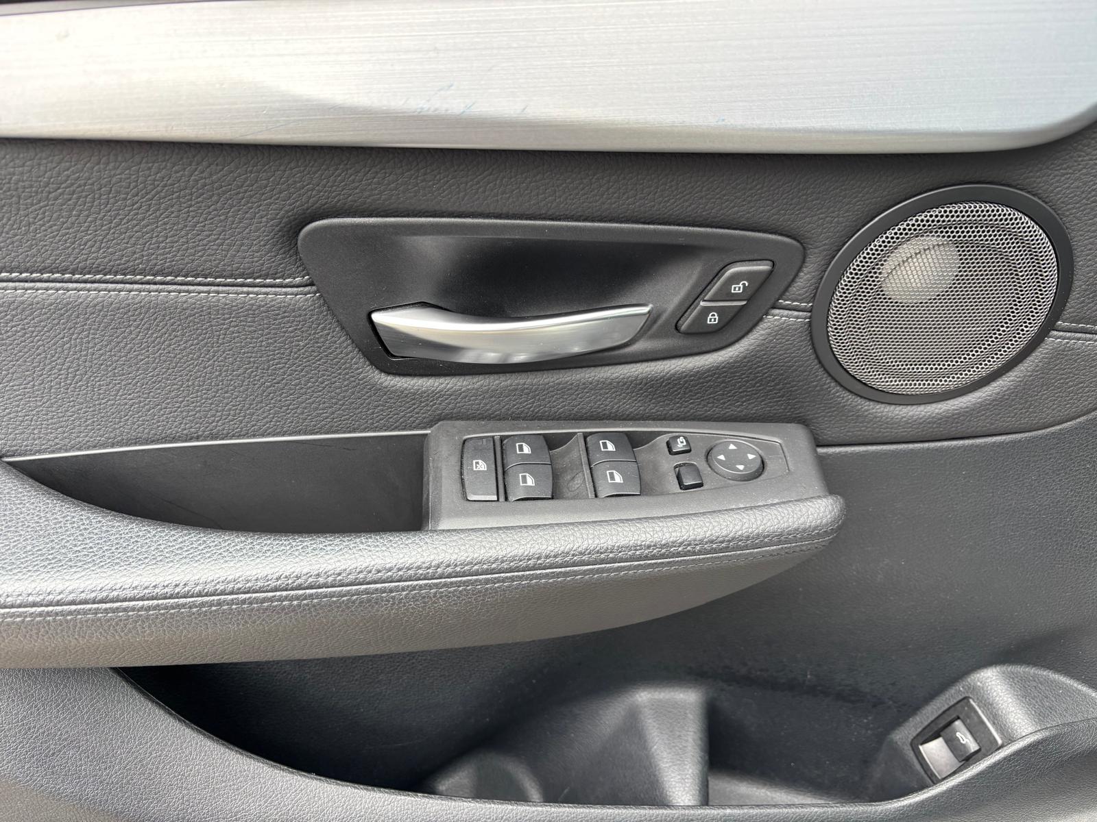BMW 225i xDrive Active Tourer M Sport Steptronic-image-10
