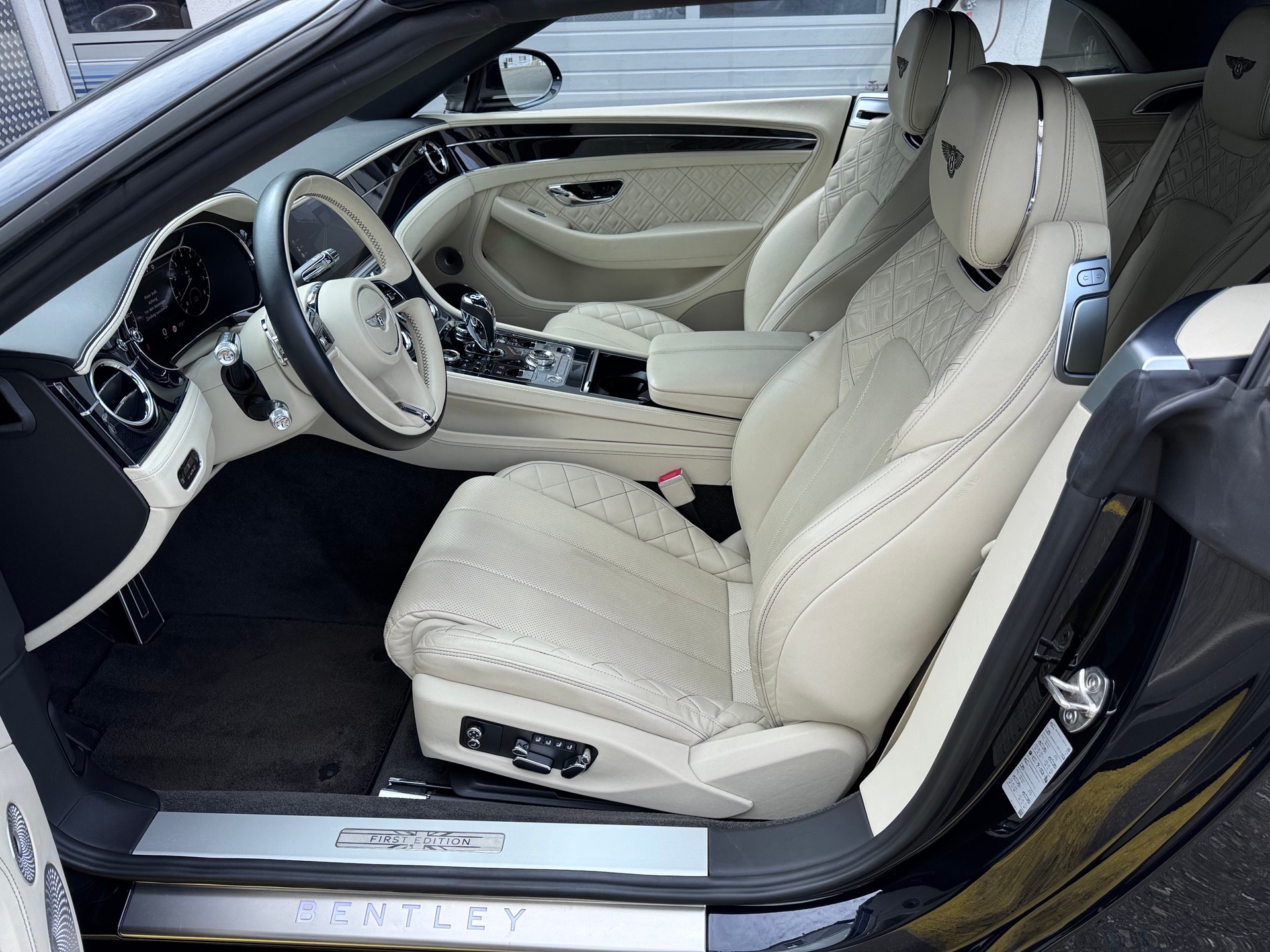 BENTLEY Continental GTC 6.0 W12-image-11