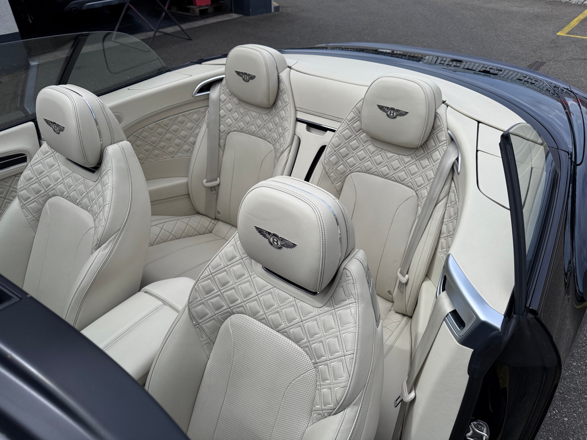 BENTLEY Continental GTC 6.0 W12-image-10