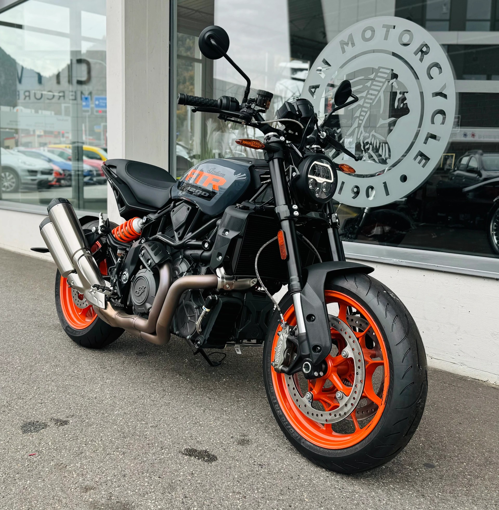 INDIAN FTR 1200 Stealth Gray-showroom-element-2