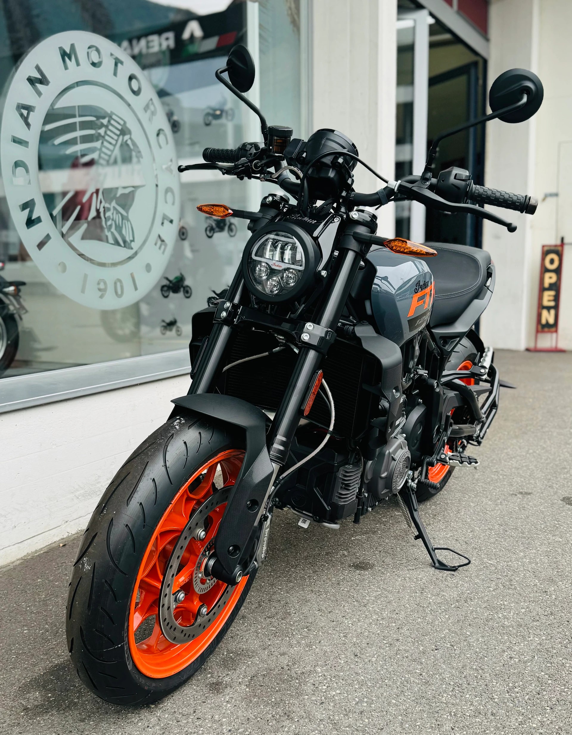 INDIAN FTR 1200 Stealth Gray-image-15