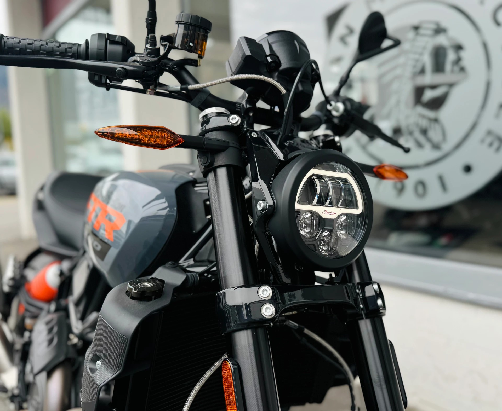 INDIAN FTR 1200 Stealth Gray-showroom-element-1