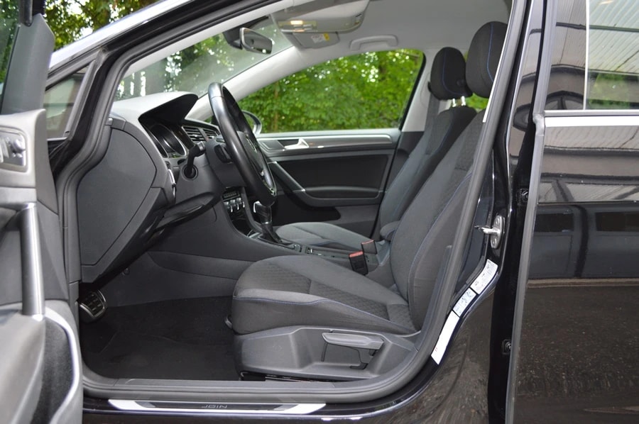 VW Golf 1.0 TSI Comfortline DSG R-Line-image-2
