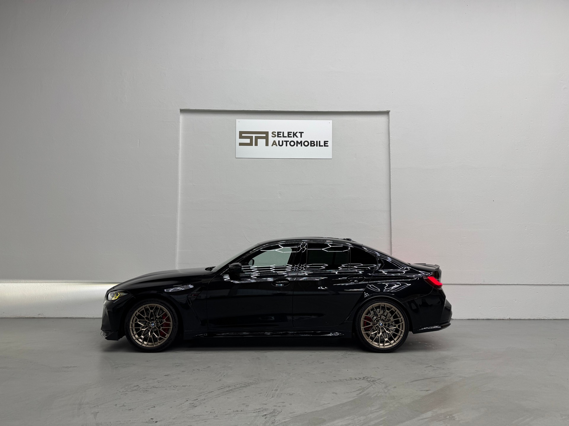 BMW M3 CS | Black Sapphire-showroom-element-3