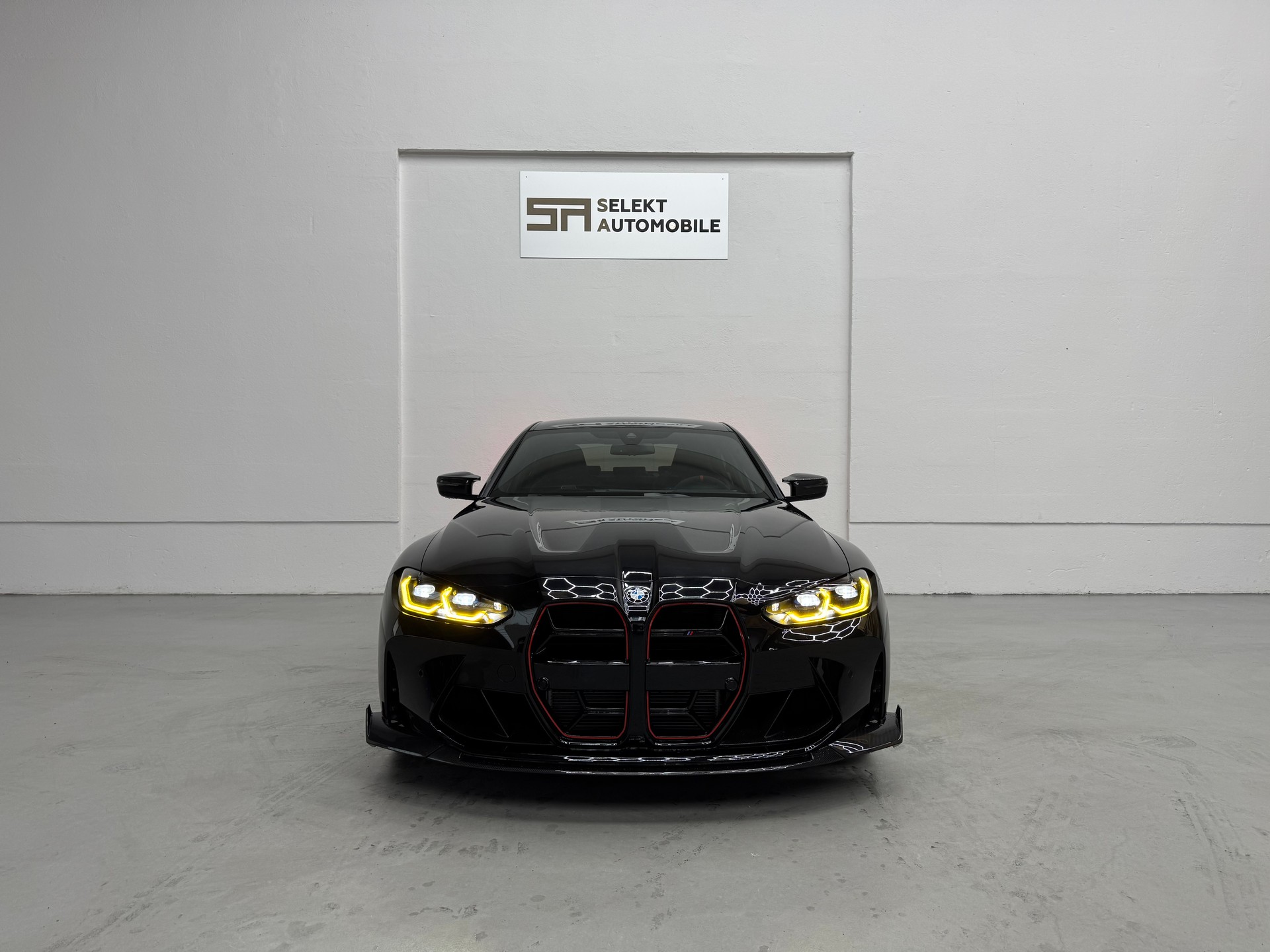 BMW M3 CS | Black Sapphire-showroom-element-2