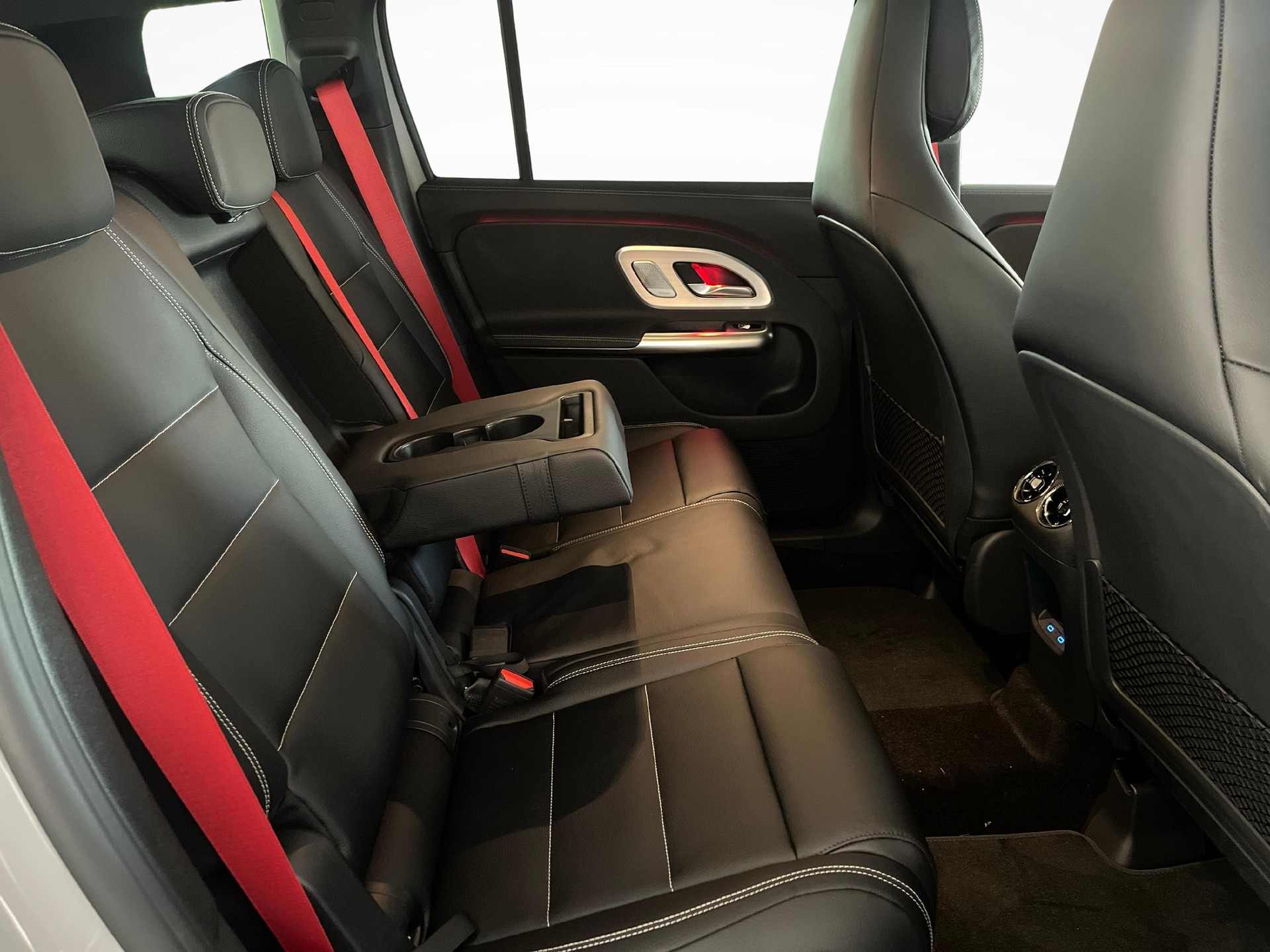 MERCEDES-BENZ GLB 220 4MATIC AMG Line-image-10