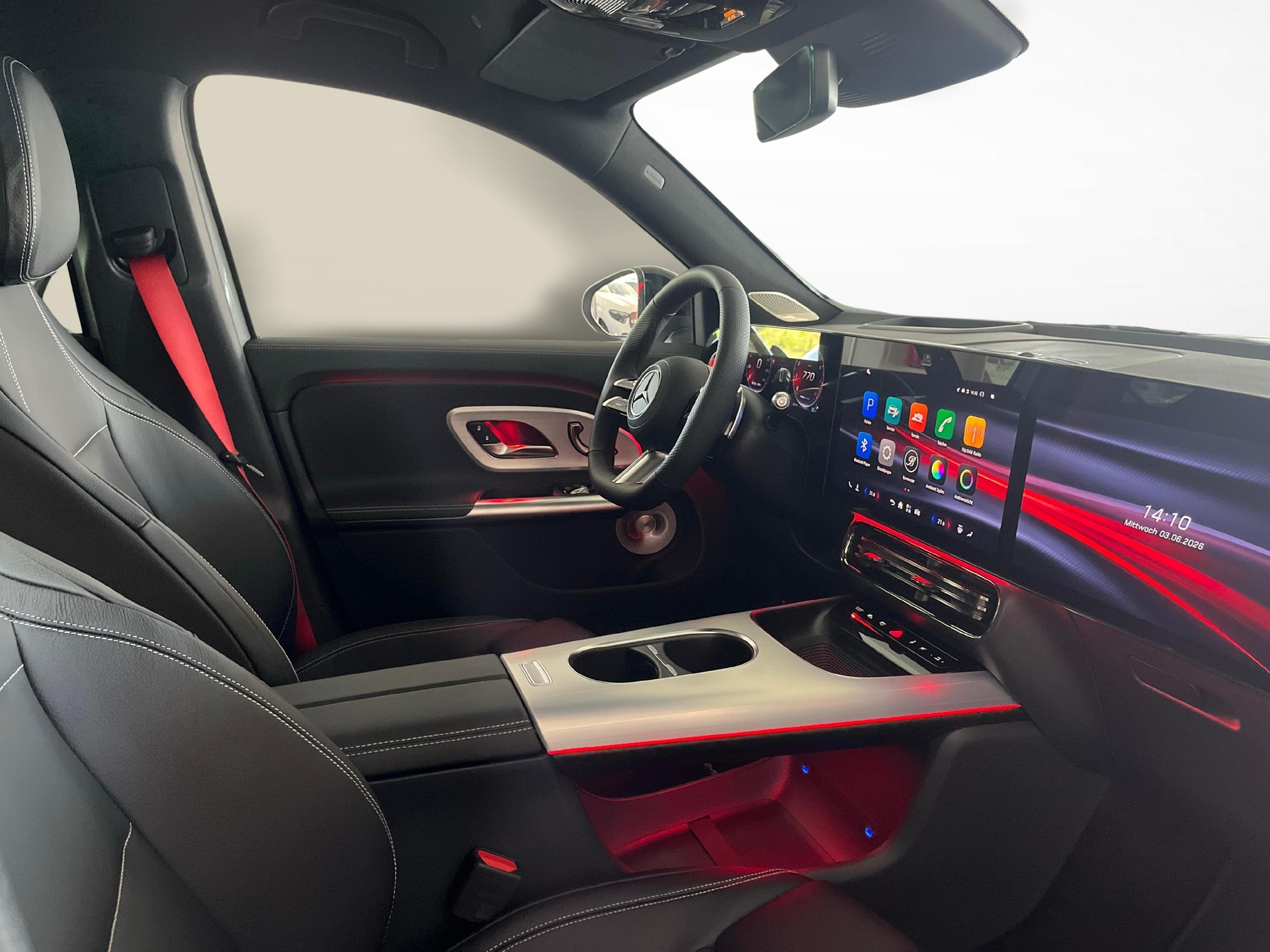 MERCEDES-BENZ GLB 220 4MATIC AMG Line-image-9
