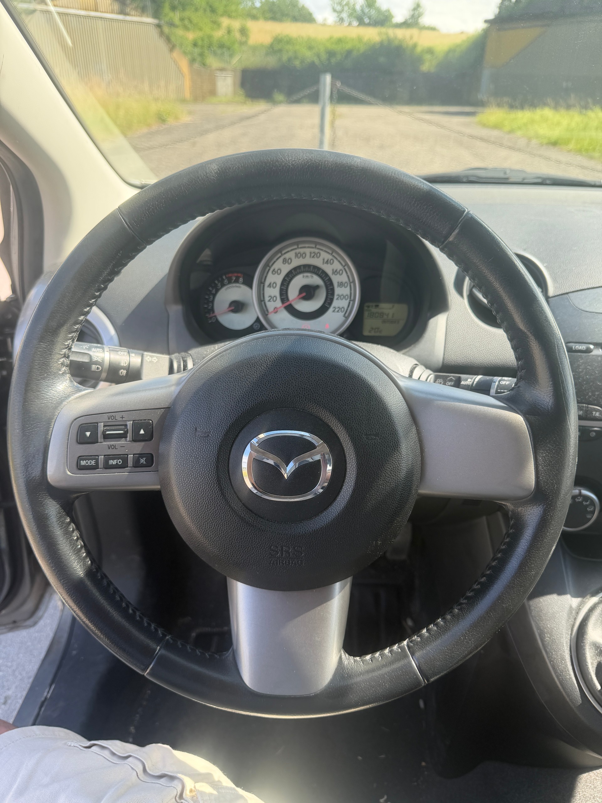MAZDA 2 1.3i 16V Exclusive-image-11