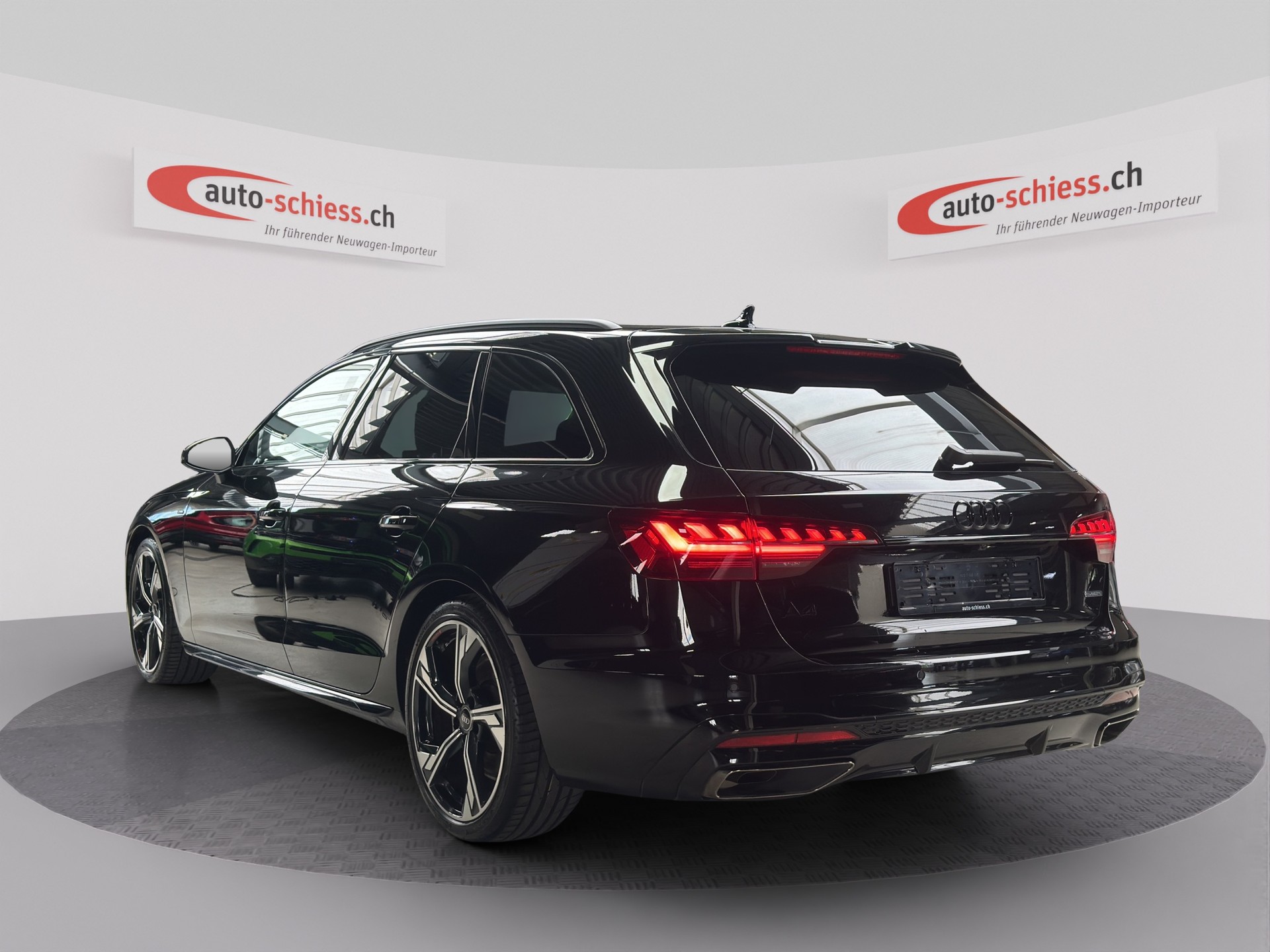 AUDI A4 Avant 40 TFSI S line S-tronic quattro S-Line-image-2
