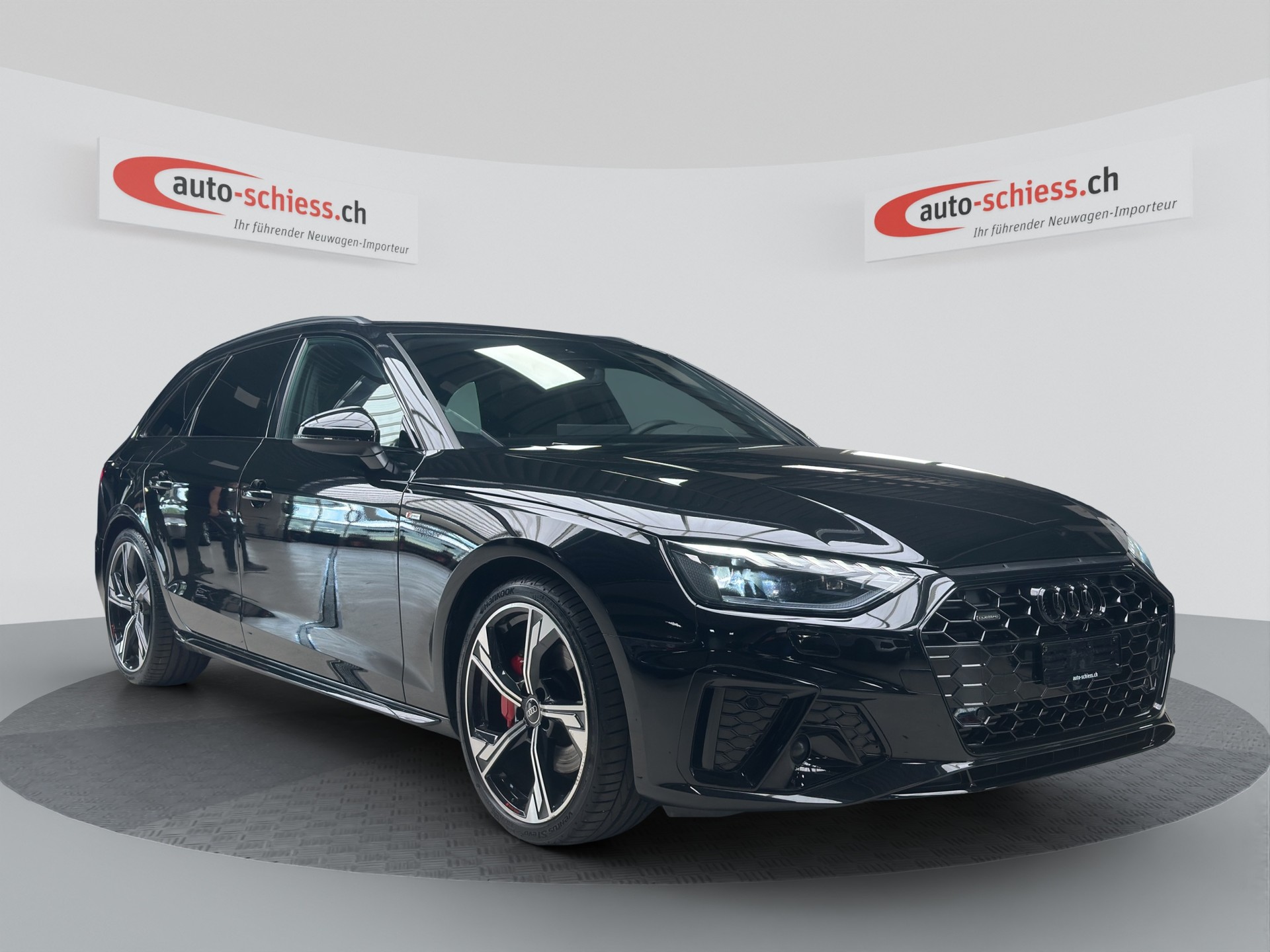 AUDI A4 Avant 40 TFSI S line S-tronic quattro S-Line-image-0