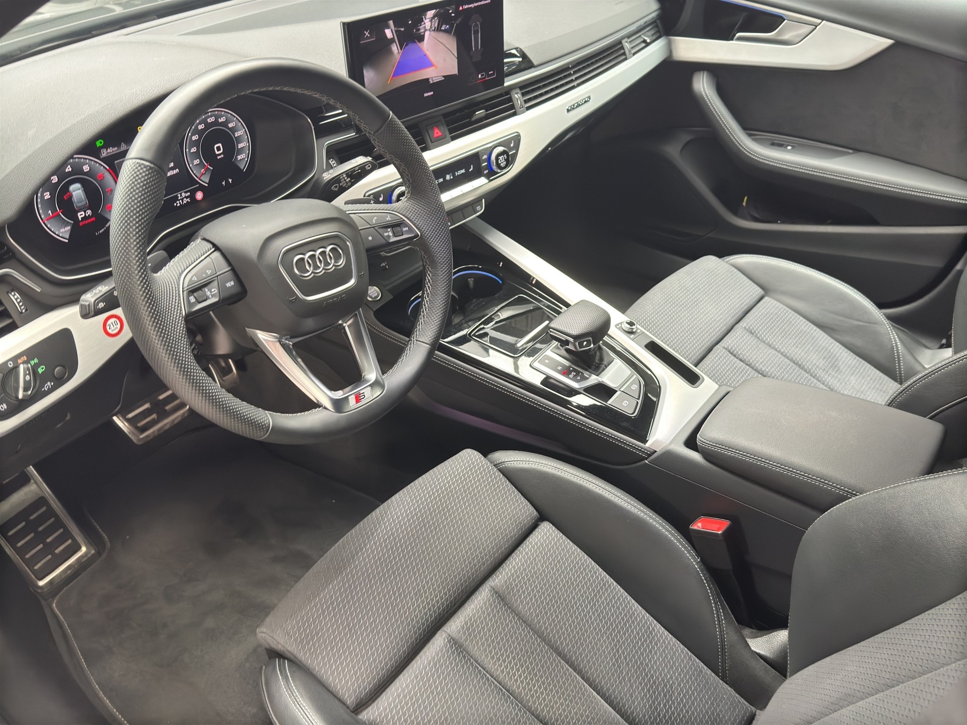 AUDI A4 Avant 40 TFSI S line S-tronic quattro S-Line-image-6