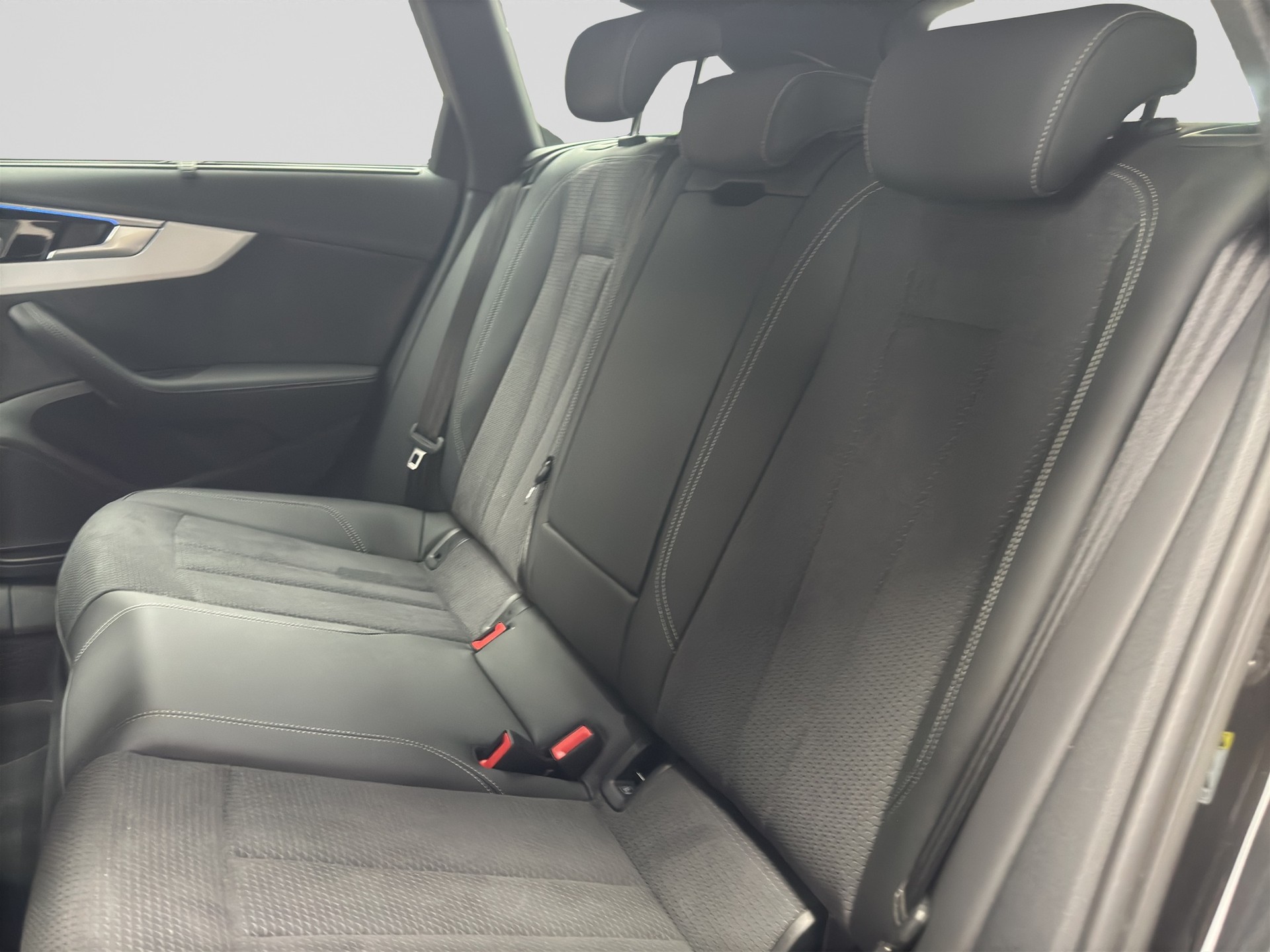 AUDI A4 Avant 40 TFSI S line S-tronic quattro S-Line-image-7