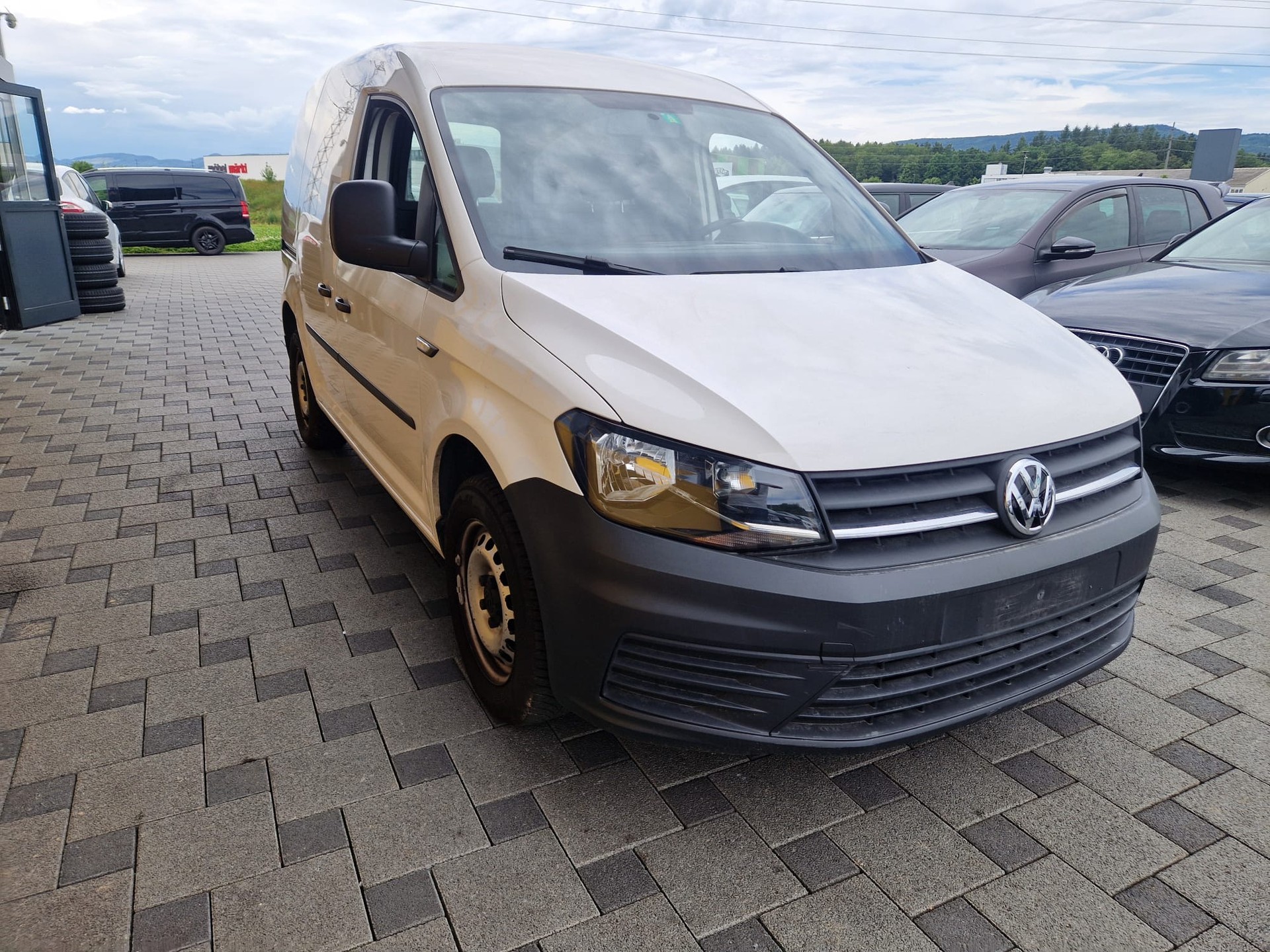 VW Caddy 1.2 TSI Entry BlueMotion Technology-image-2