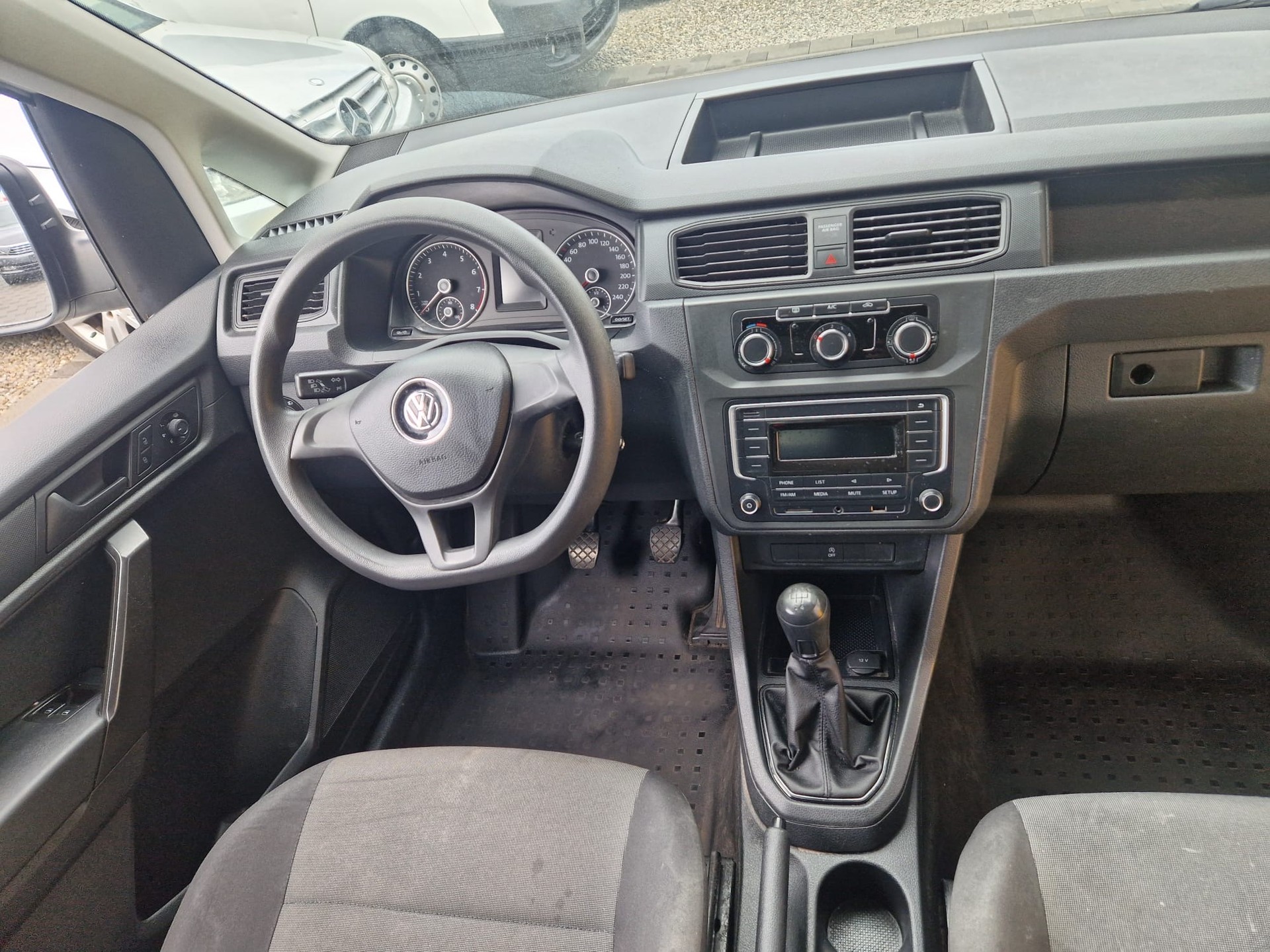 VW Caddy 1.2 TSI Entry BlueMotion Technology-image-7