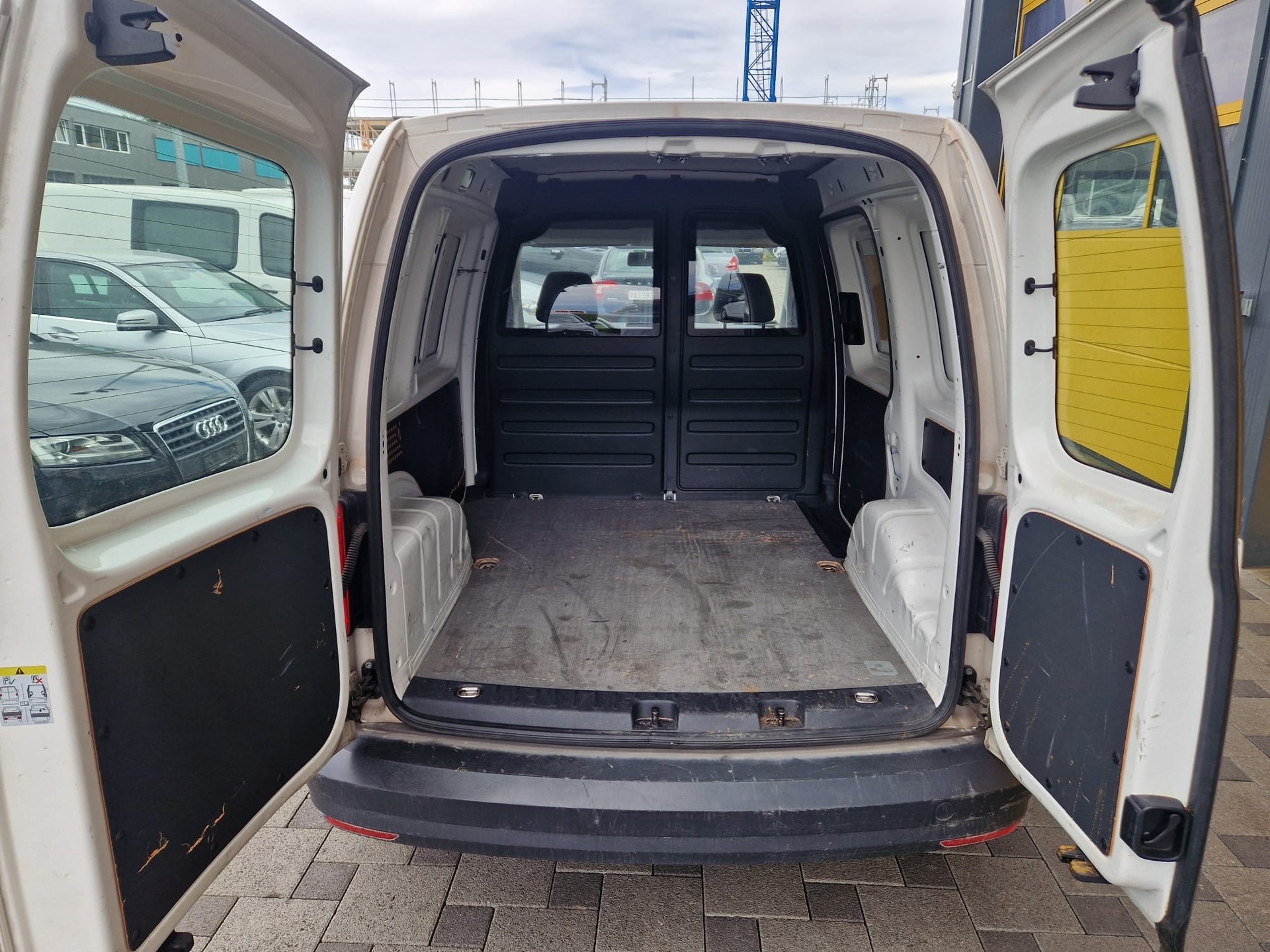 VW Caddy 1.2 TSI Entry BlueMotion Technology-image-9