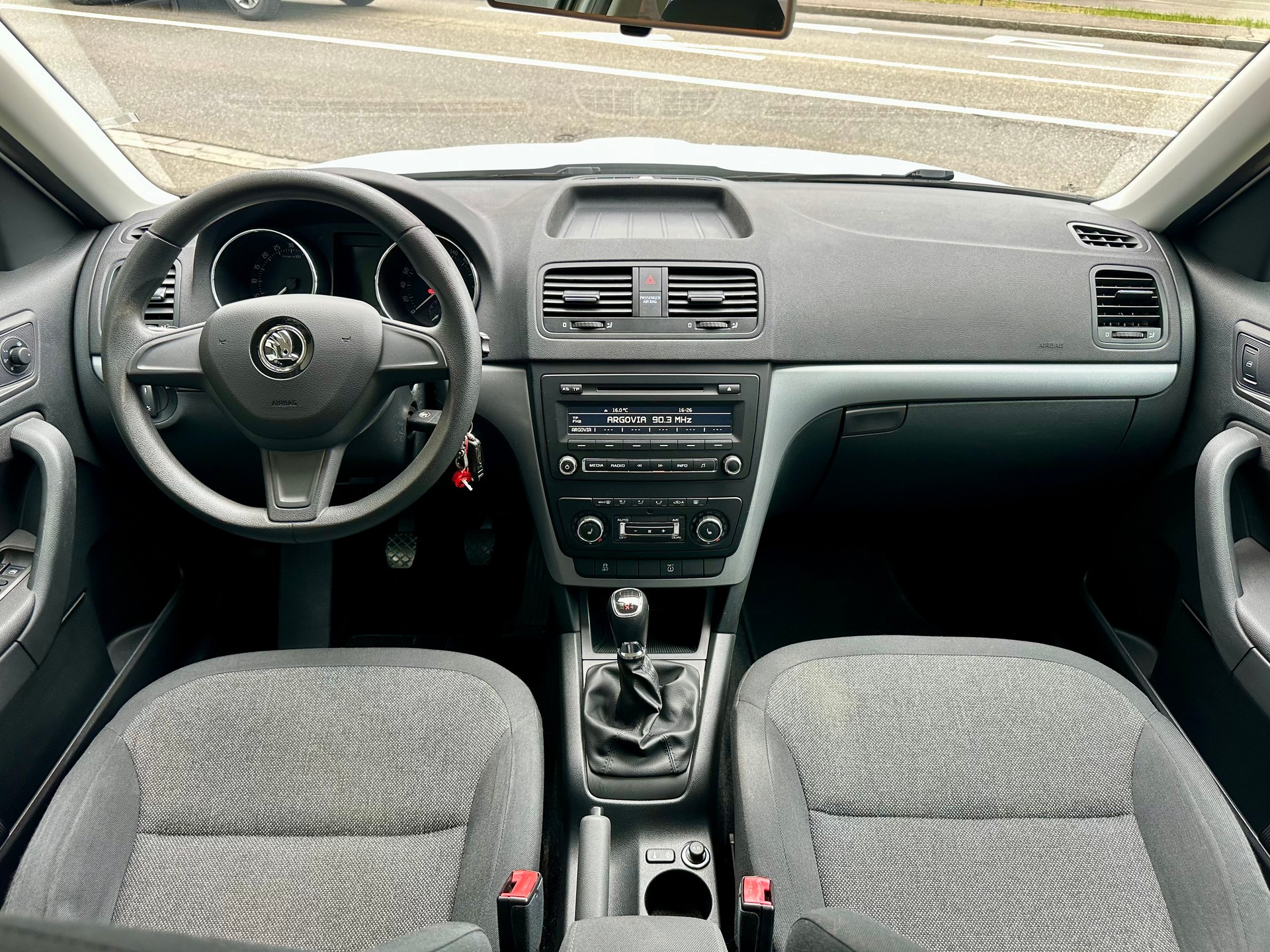 SKODA Yeti 2.0 TDI Active 4x4-image-10