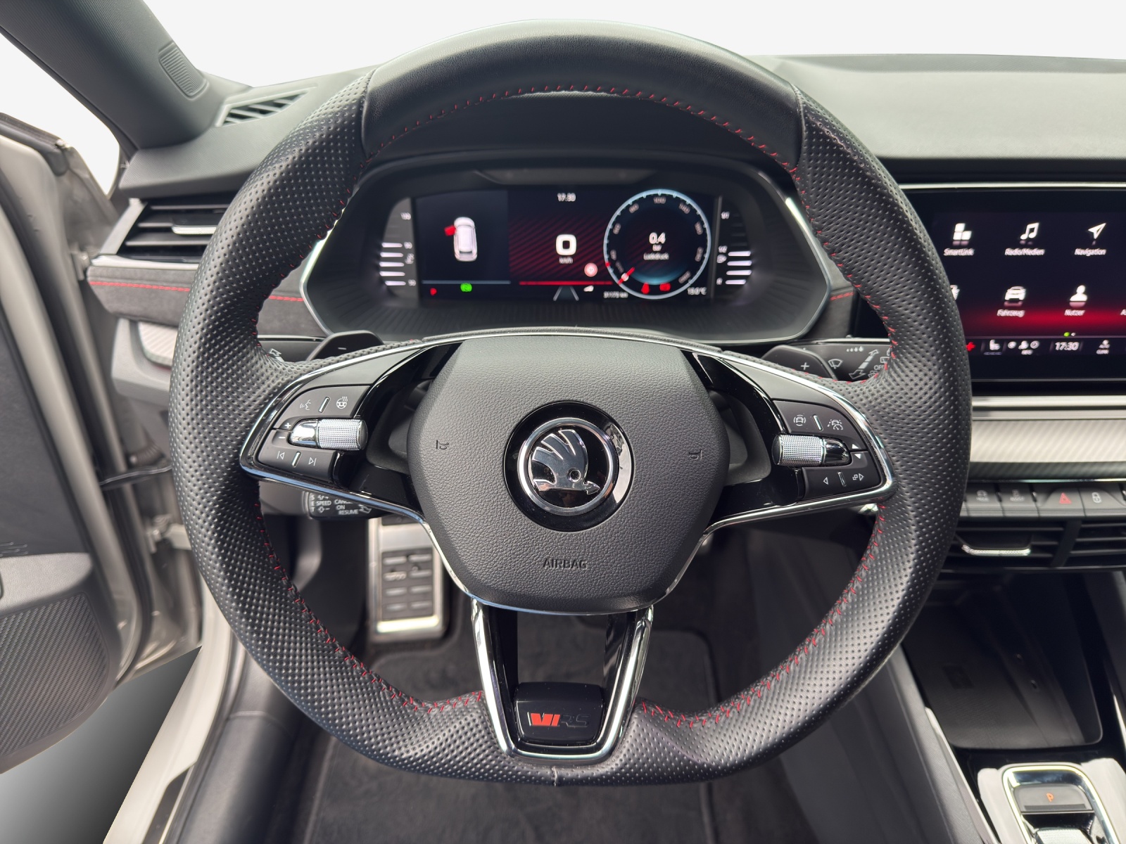 SKODA Octavia Combi 2.0 TSI DSG RS-image-9