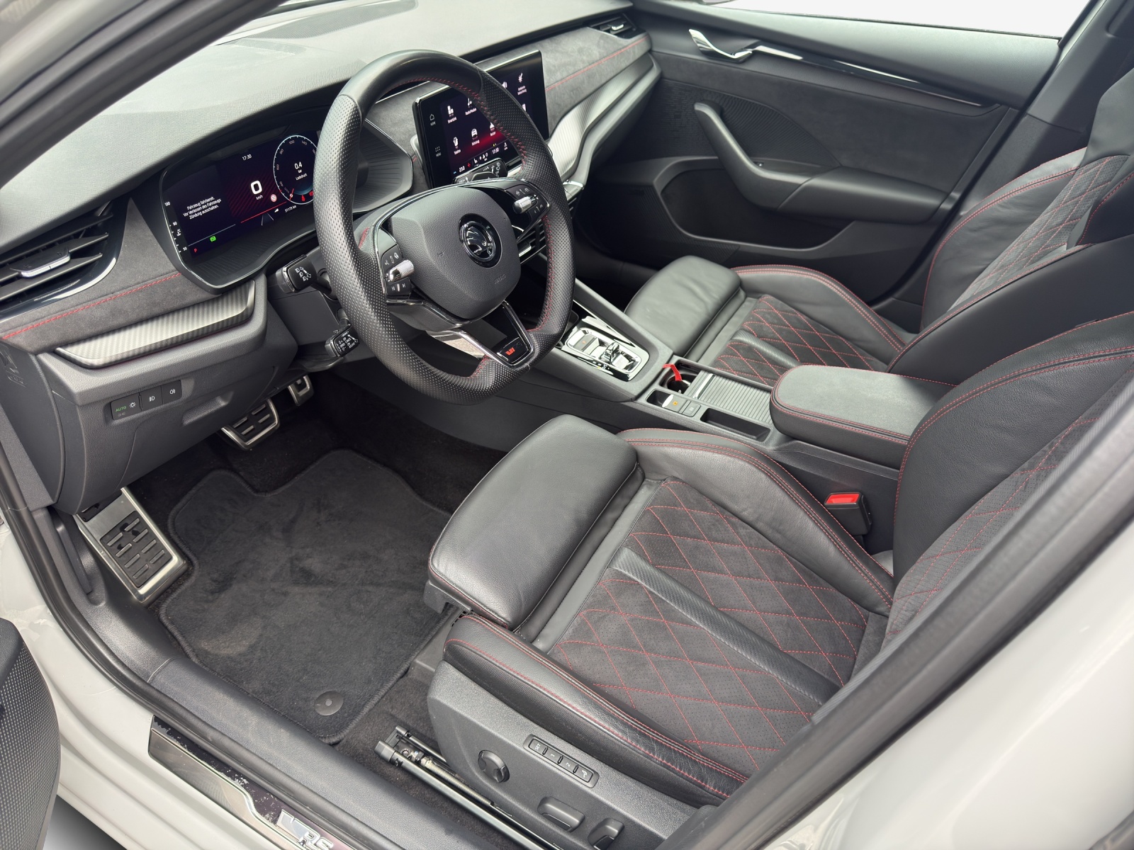 SKODA Octavia Combi 2.0 TSI DSG RS-image-7