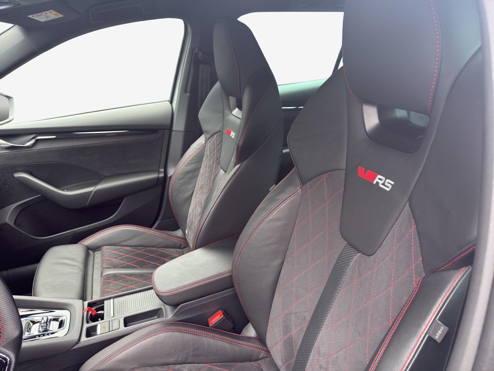 SKODA Octavia Combi 2.0 TSI DSG RS-image-14