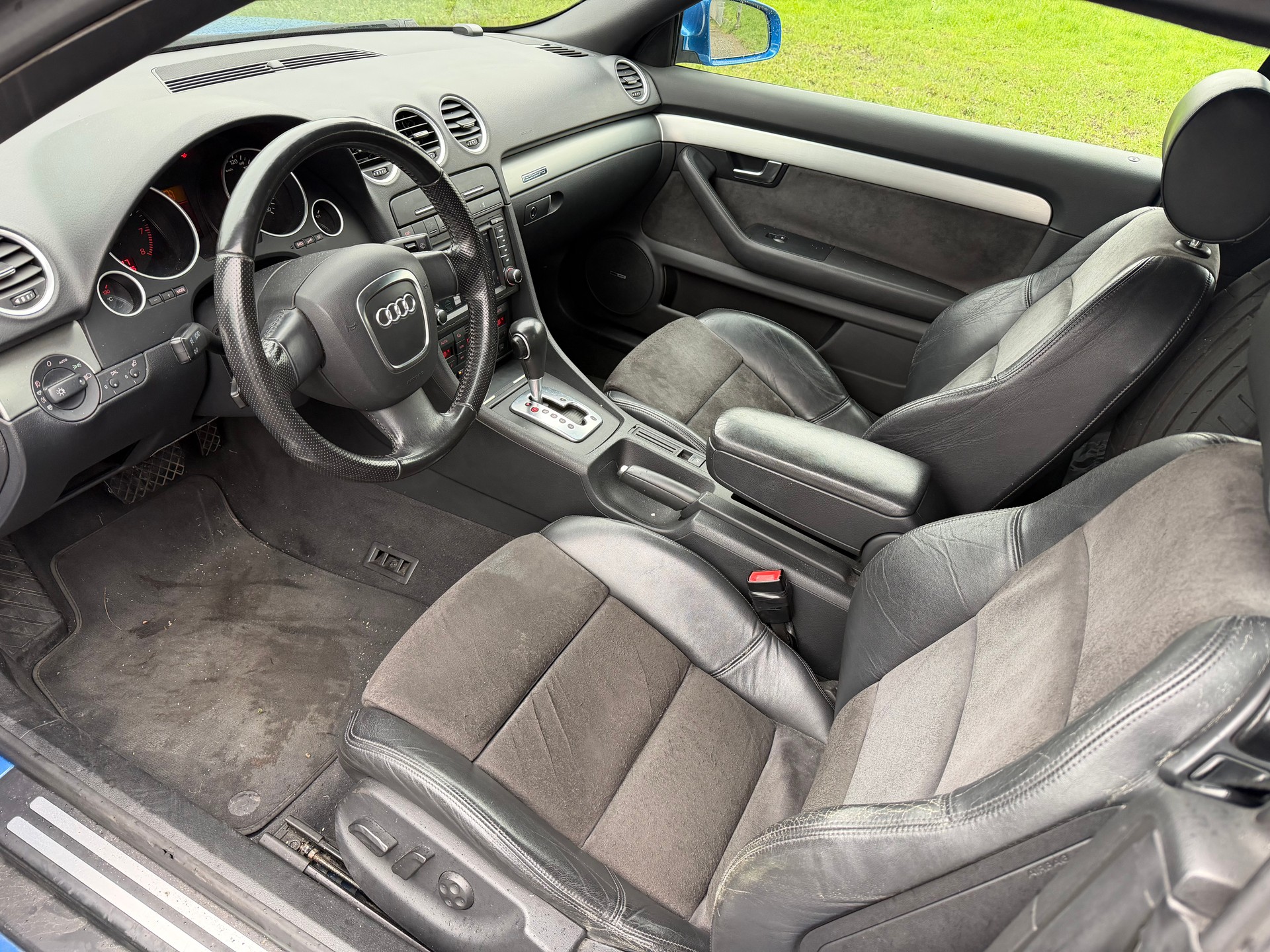 AUDI A4 Cabriolet 3.2 FSI quattro-image-4