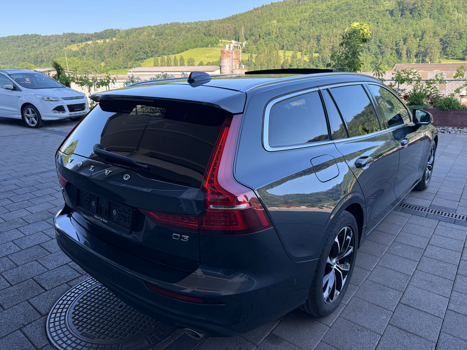 VOLVO 2.0 D3 Momentum-image-1