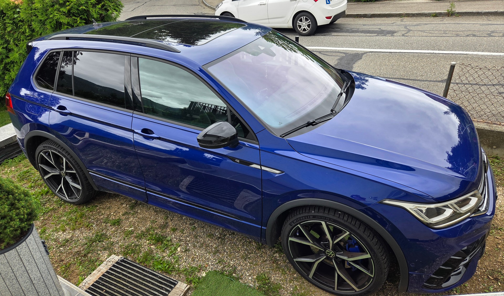 VW 2.0 TSI R DSG 4Motion-image-0