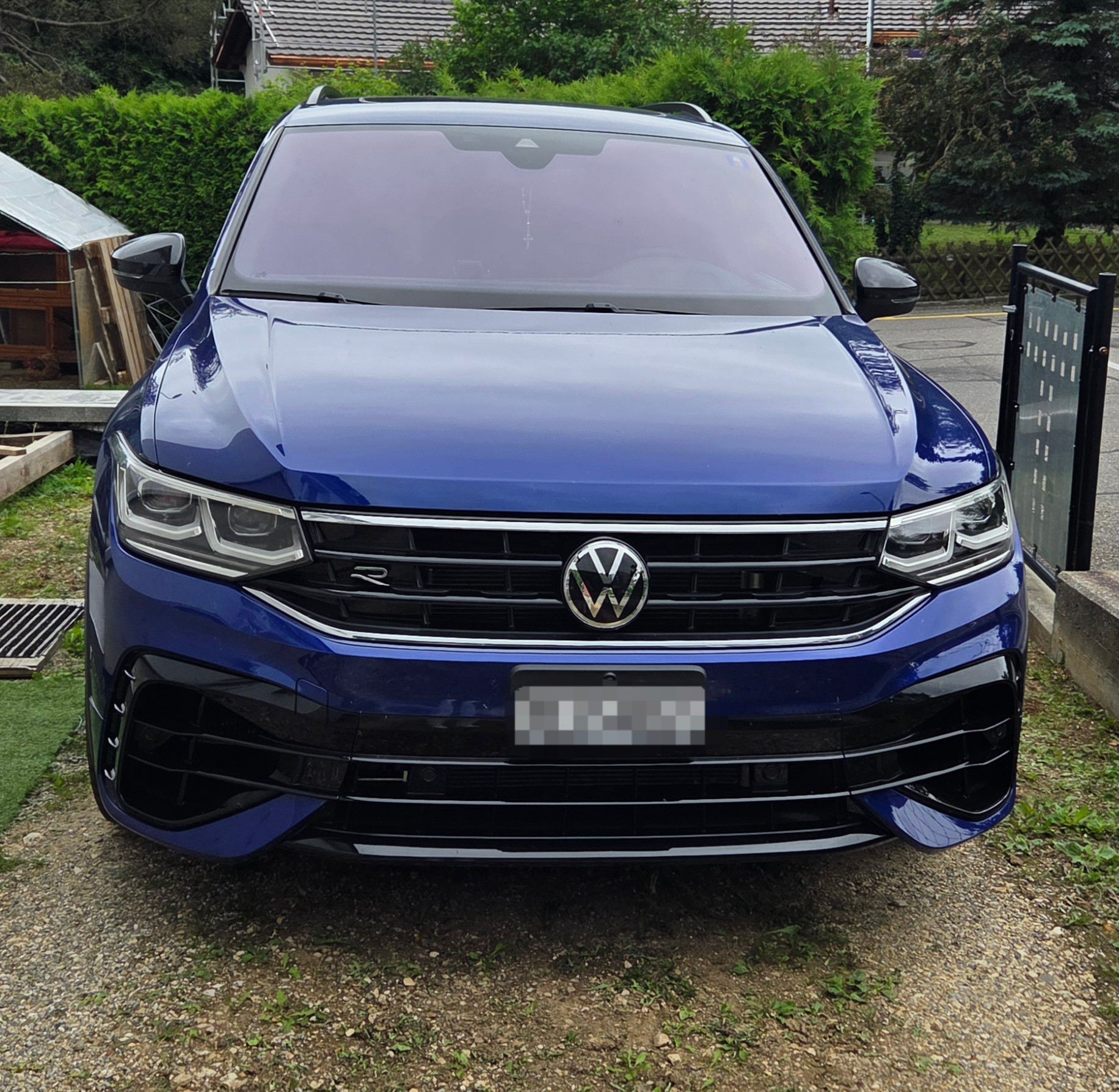 VW 2.0 TSI R DSG 4Motion-image-1