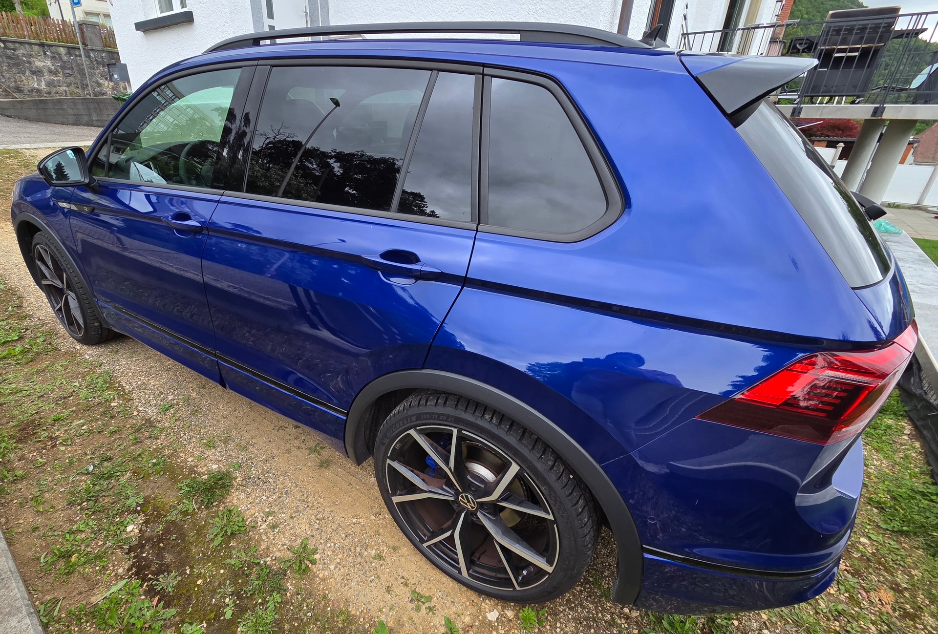 VW 2.0 TSI R DSG 4Motion-image-2