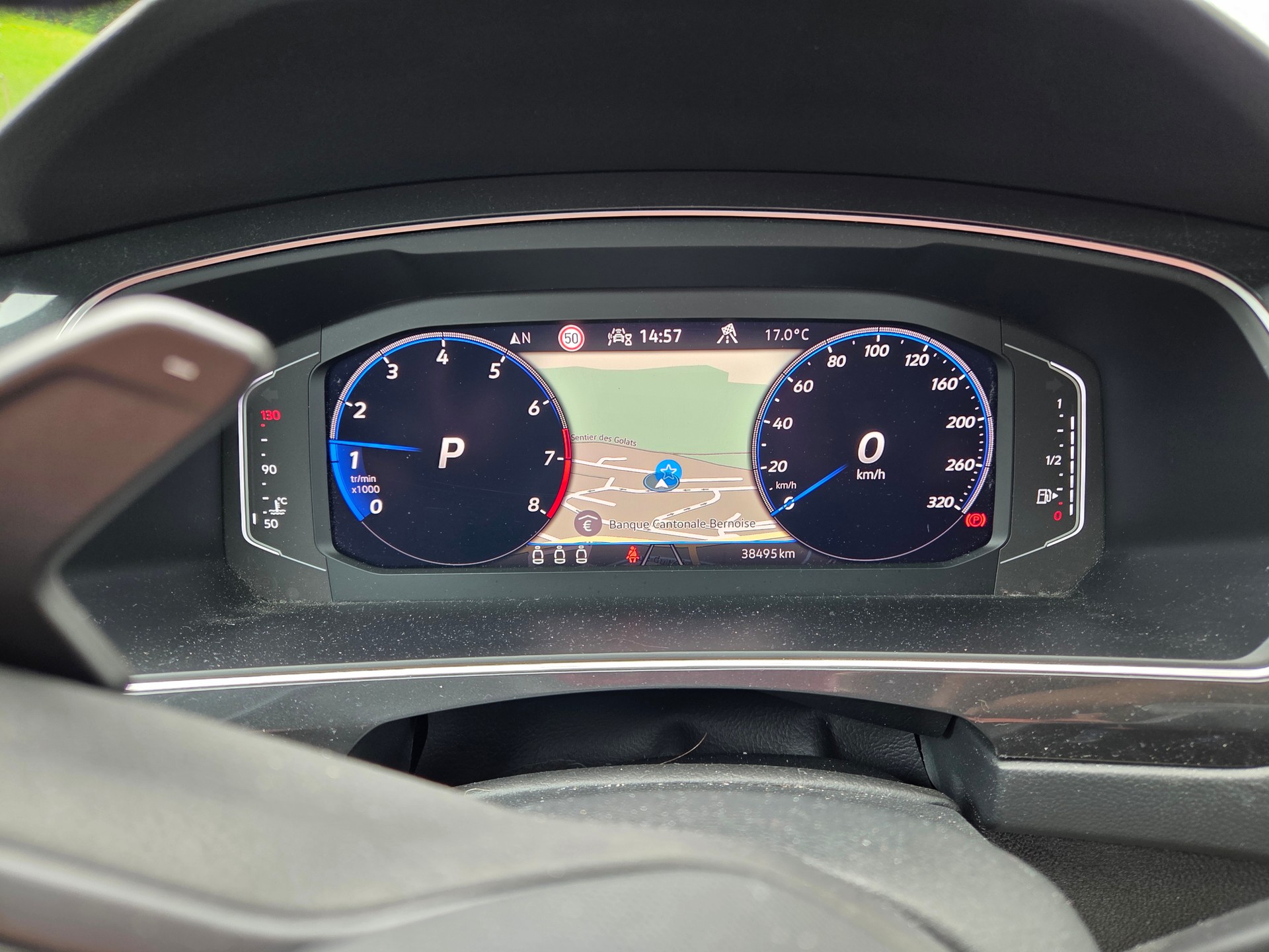 VW 2.0 TSI R DSG 4Motion-image-3