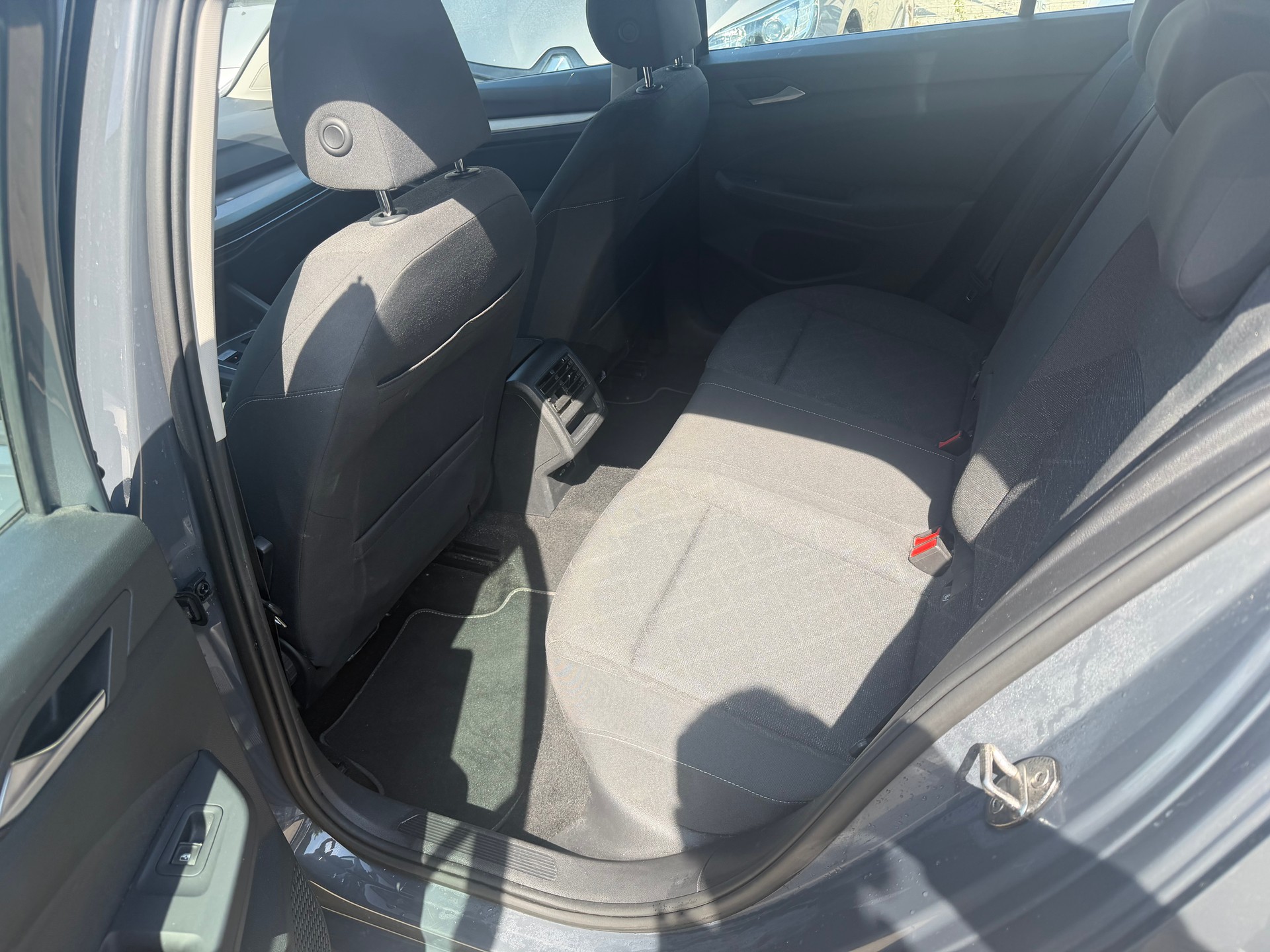VW Golf 1.0 eTSI mHEV ACTLife DSG-image-3