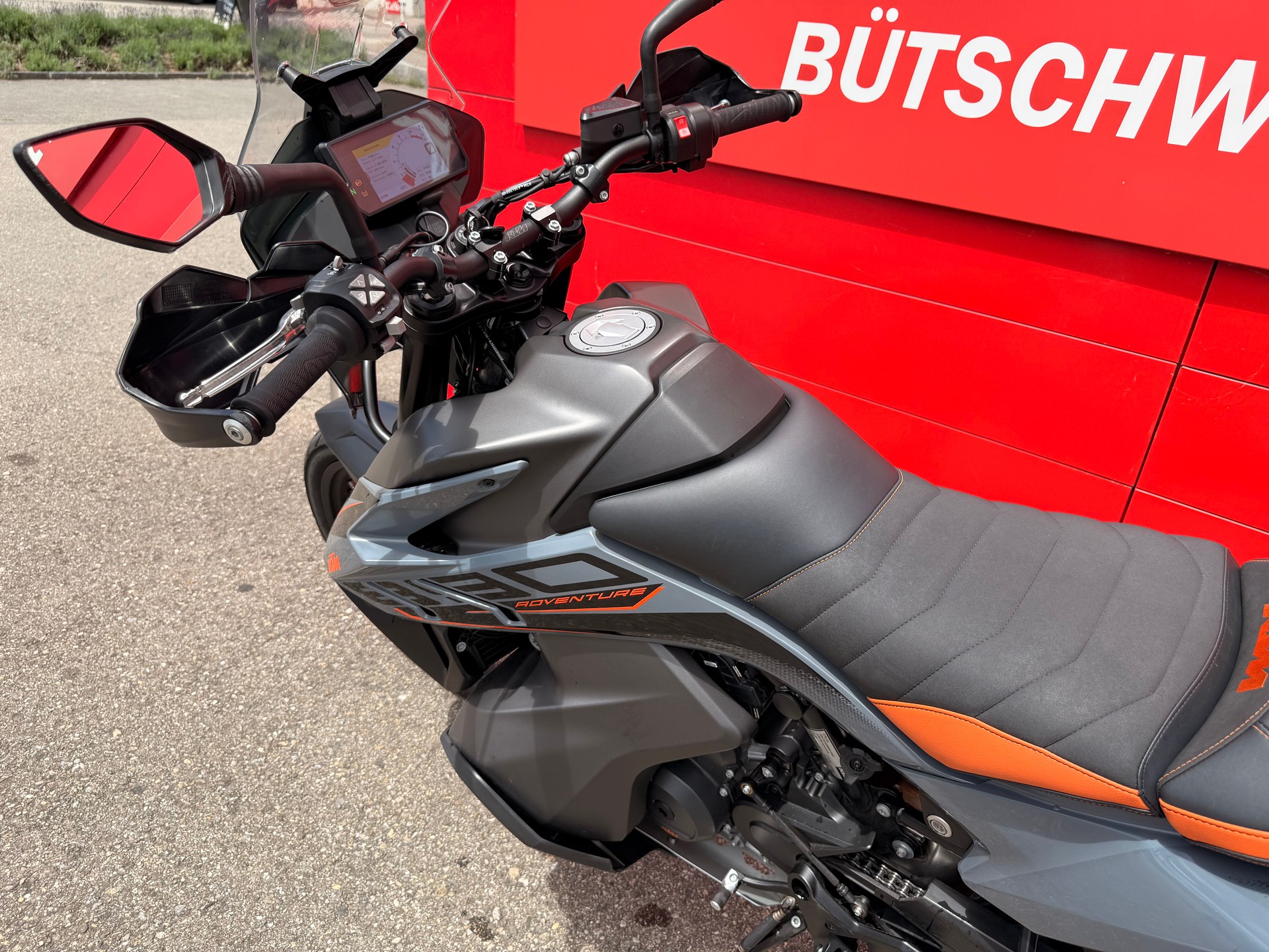 KTM 890 Adventure-image-8