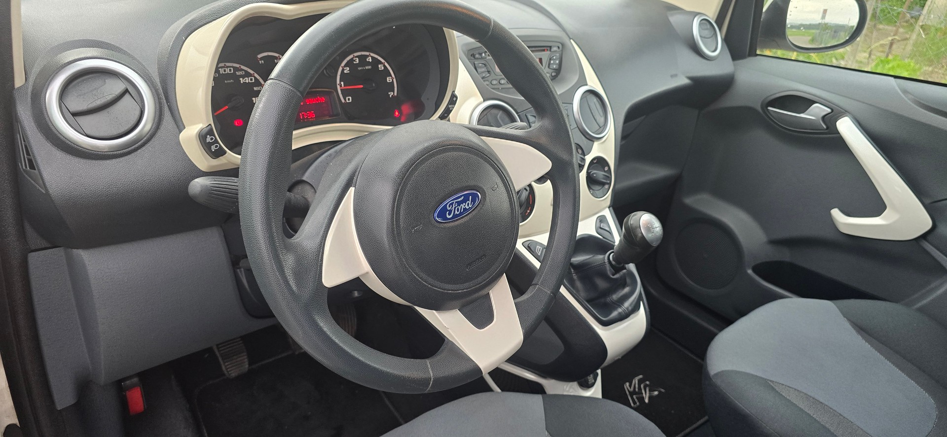 FORD KA 1.25 Titanium-image-8