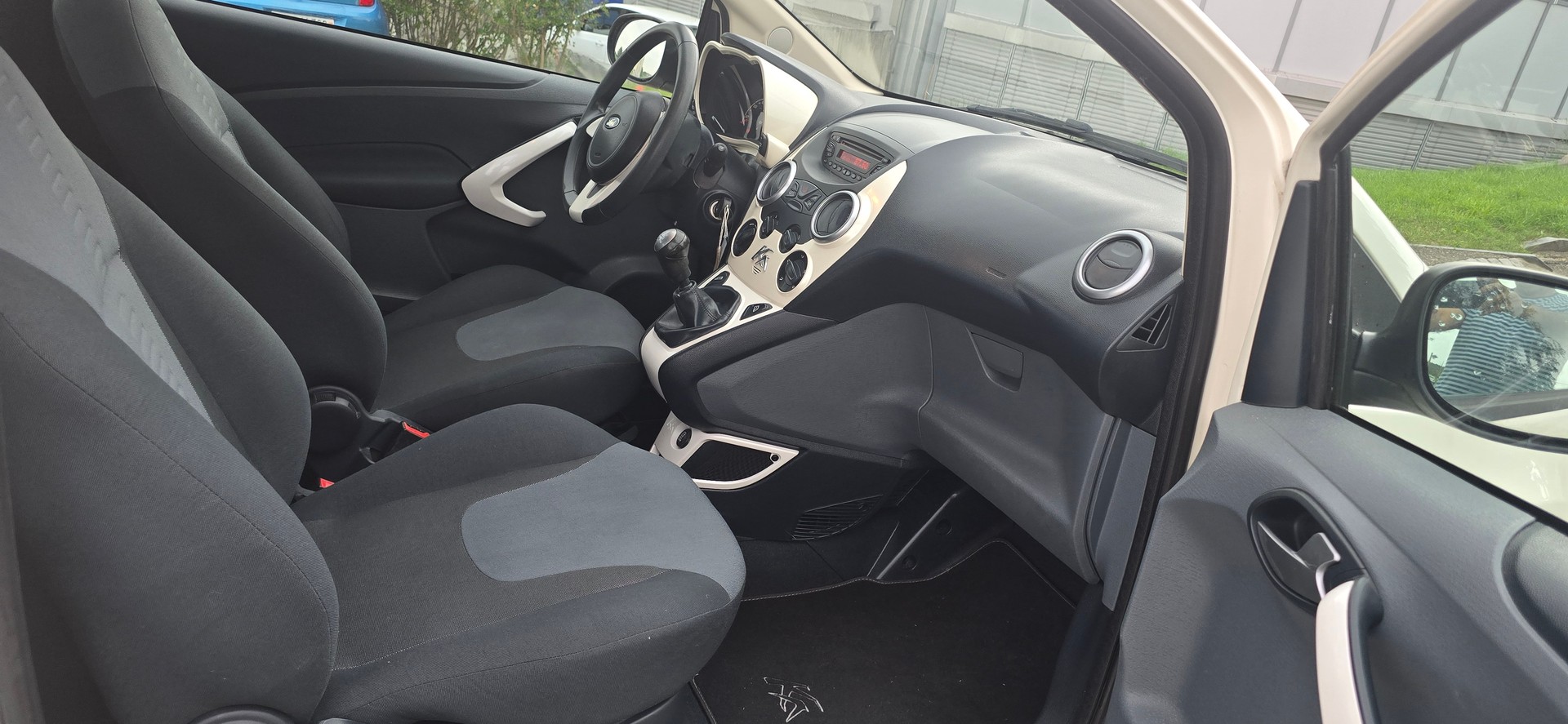 FORD KA 1.25 Titanium-image-7