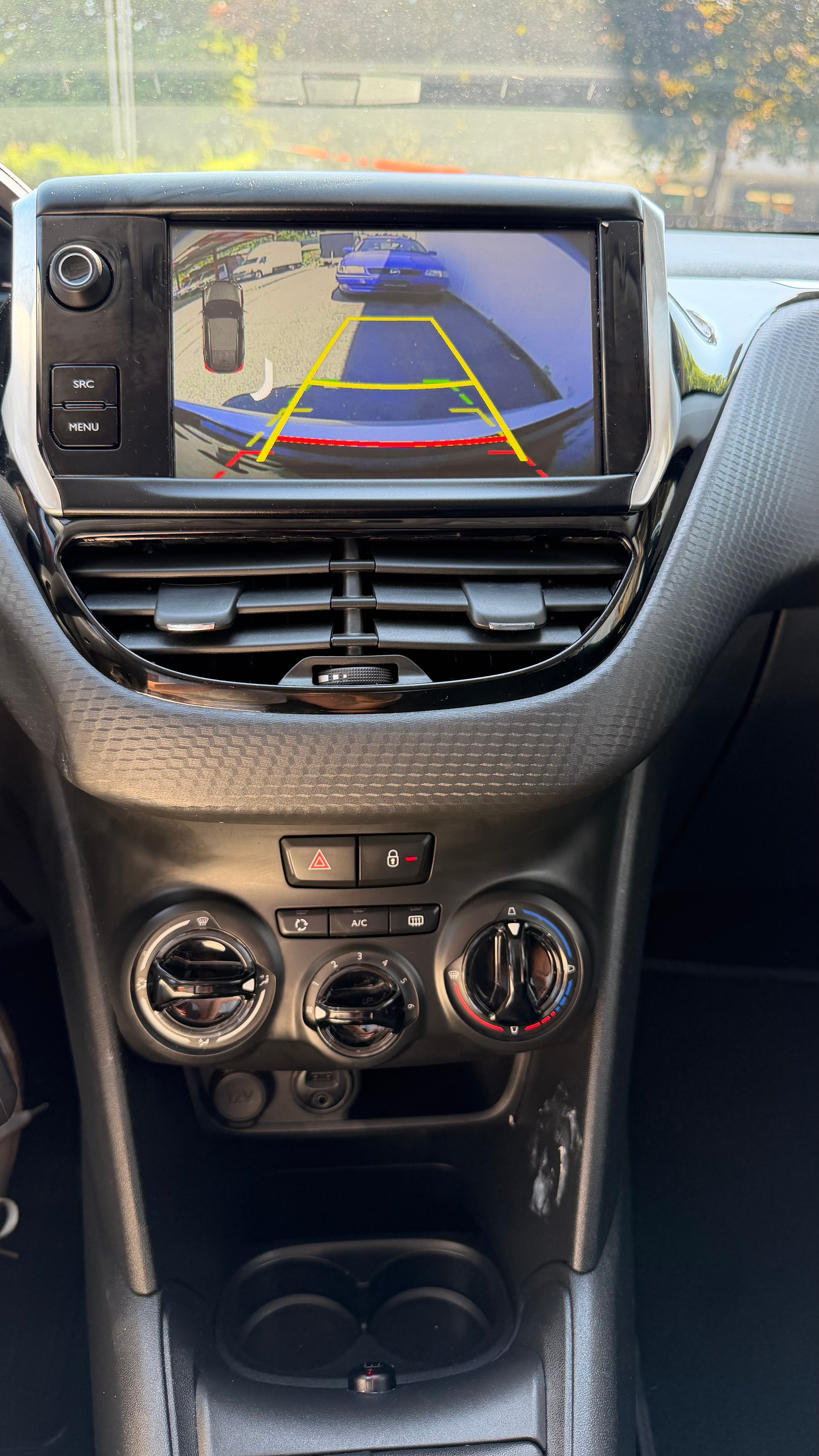 PEUGEOT 208 1.2 PureTech Style-image-9
