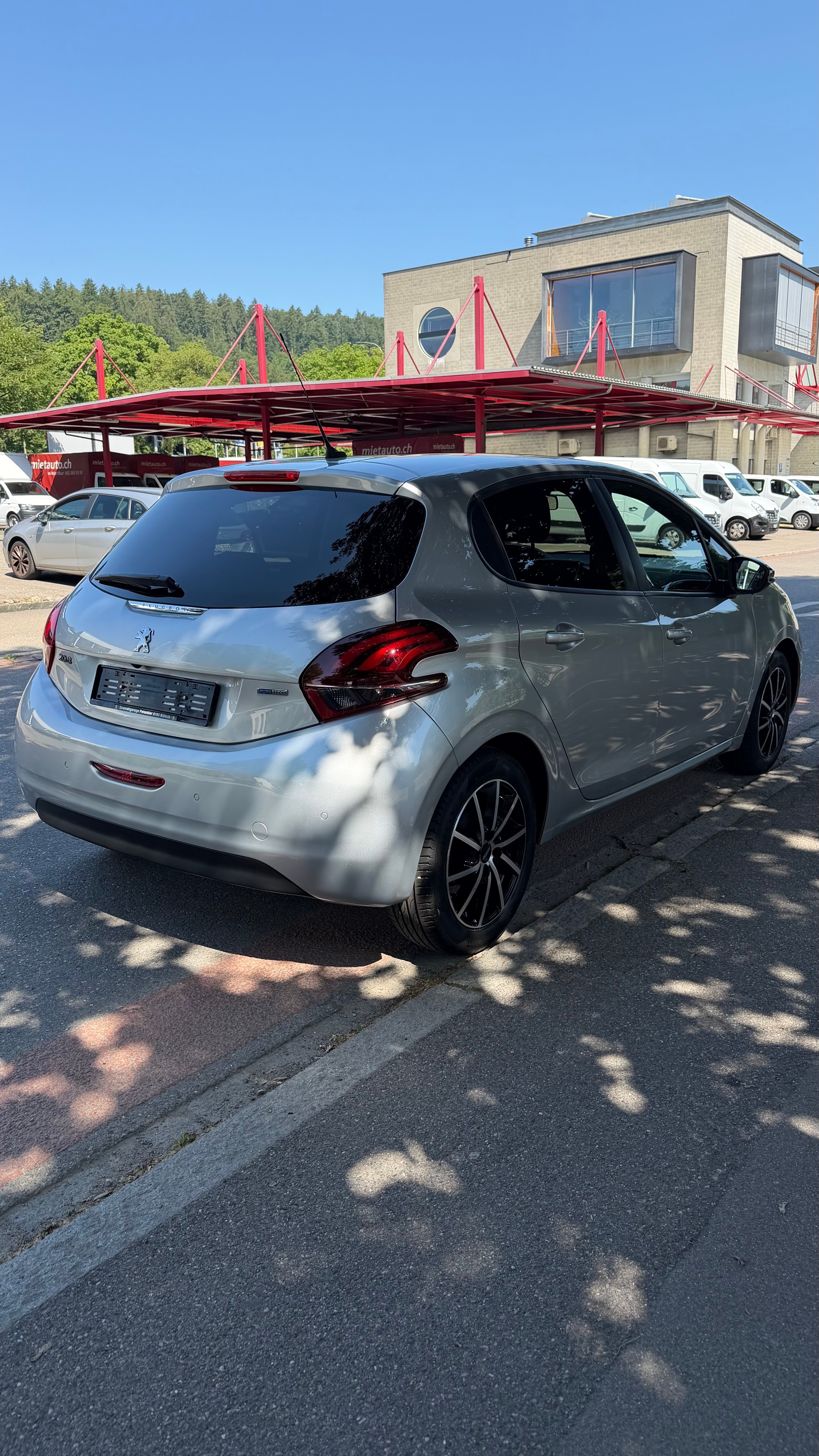 PEUGEOT 208 1.2 PureTech Style-image-12
