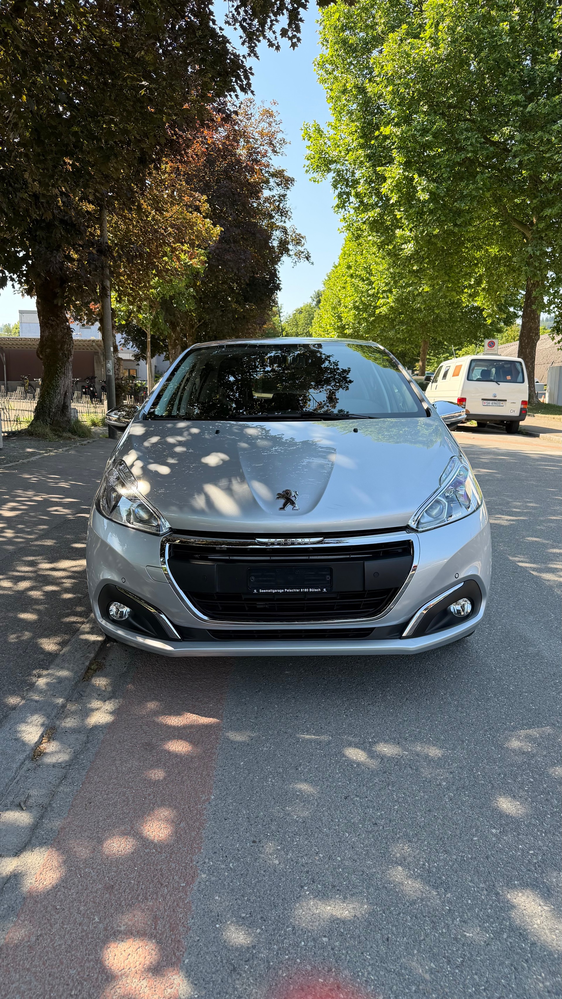 PEUGEOT 208 1.2 PureTech Style-image-1