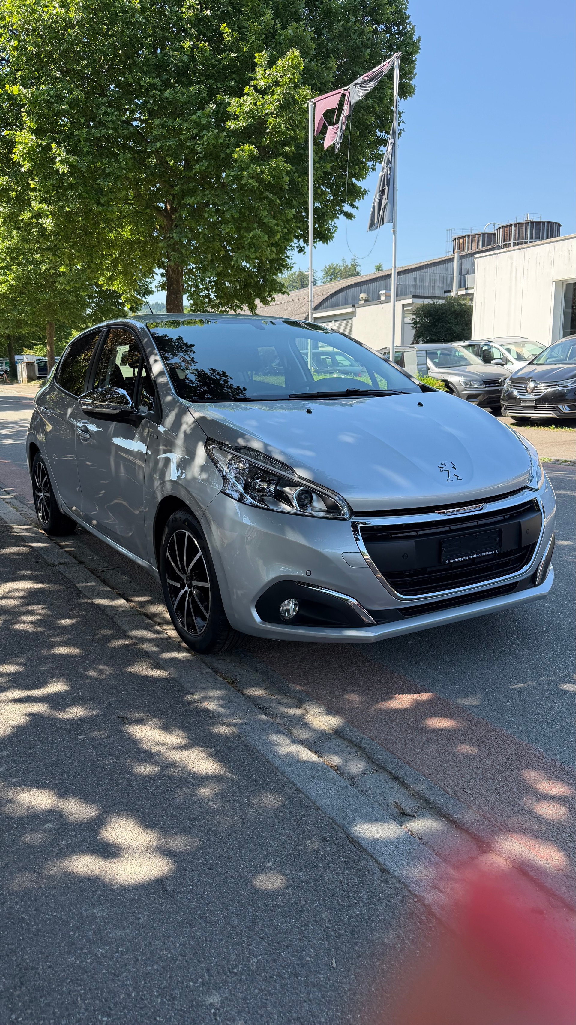 PEUGEOT 208 1.2 PureTech Style-image-5