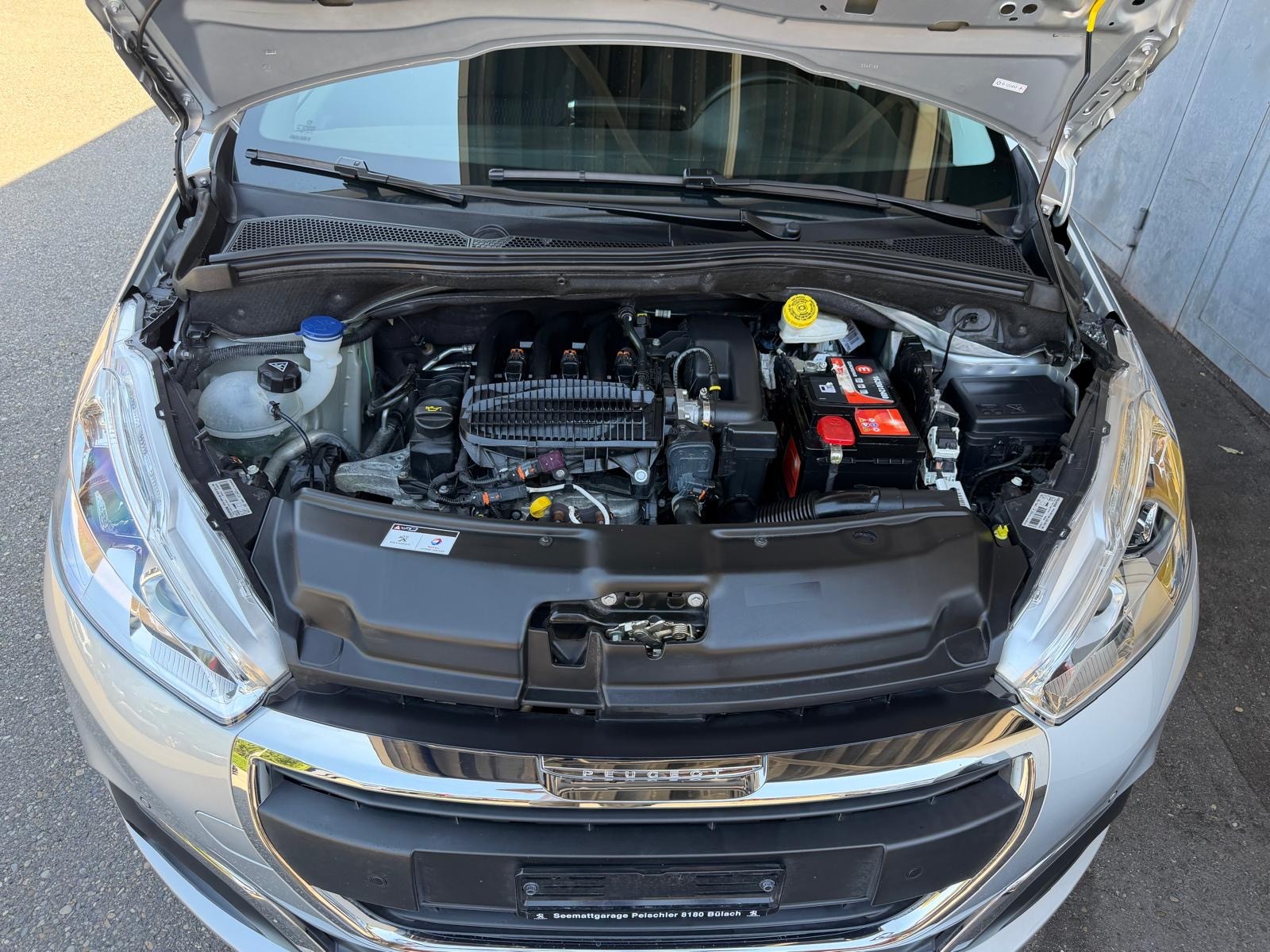 PEUGEOT 208 1.2 PureTech Style-image-13