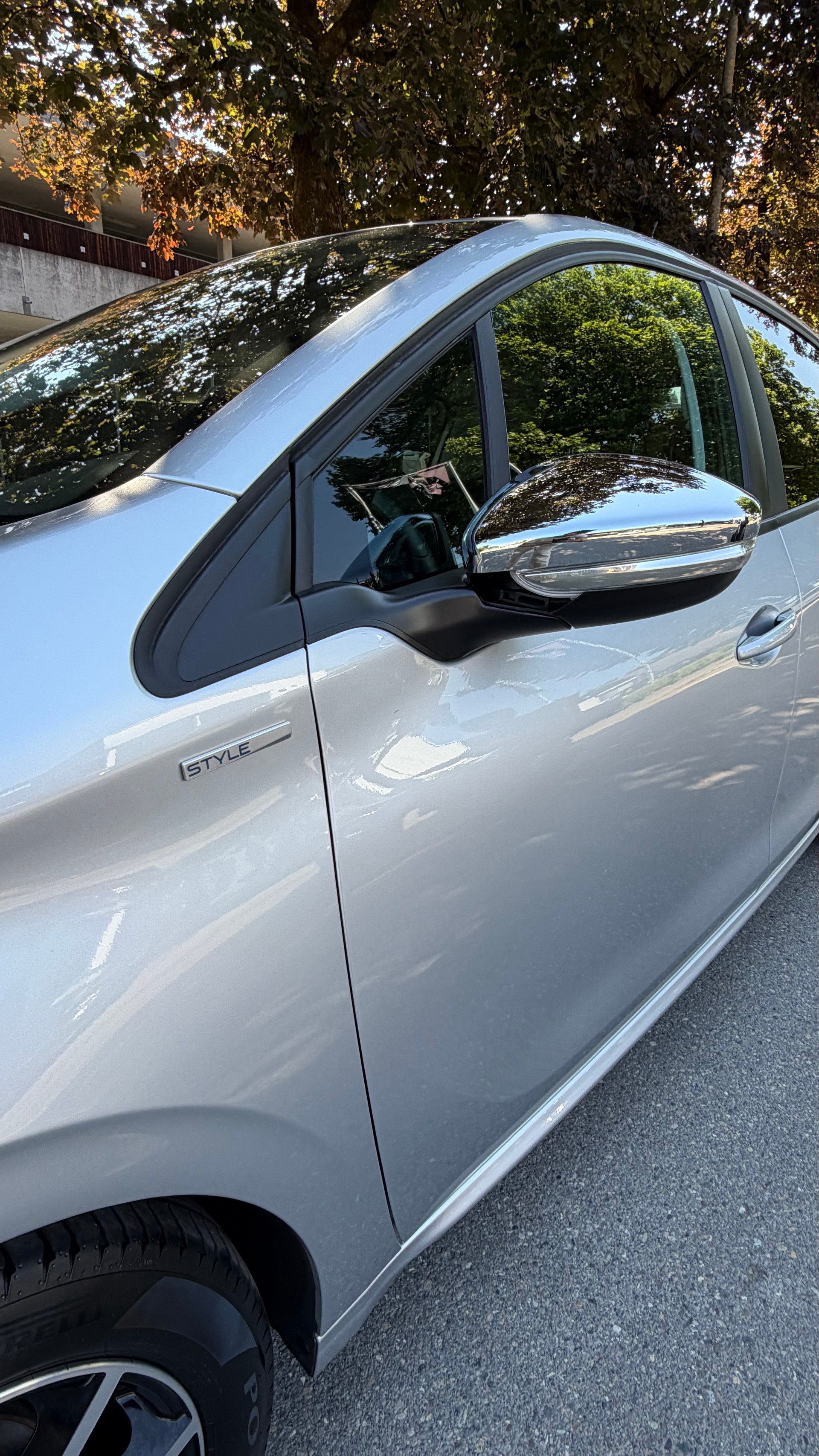 PEUGEOT 208 1.2 PureTech Style-image-3